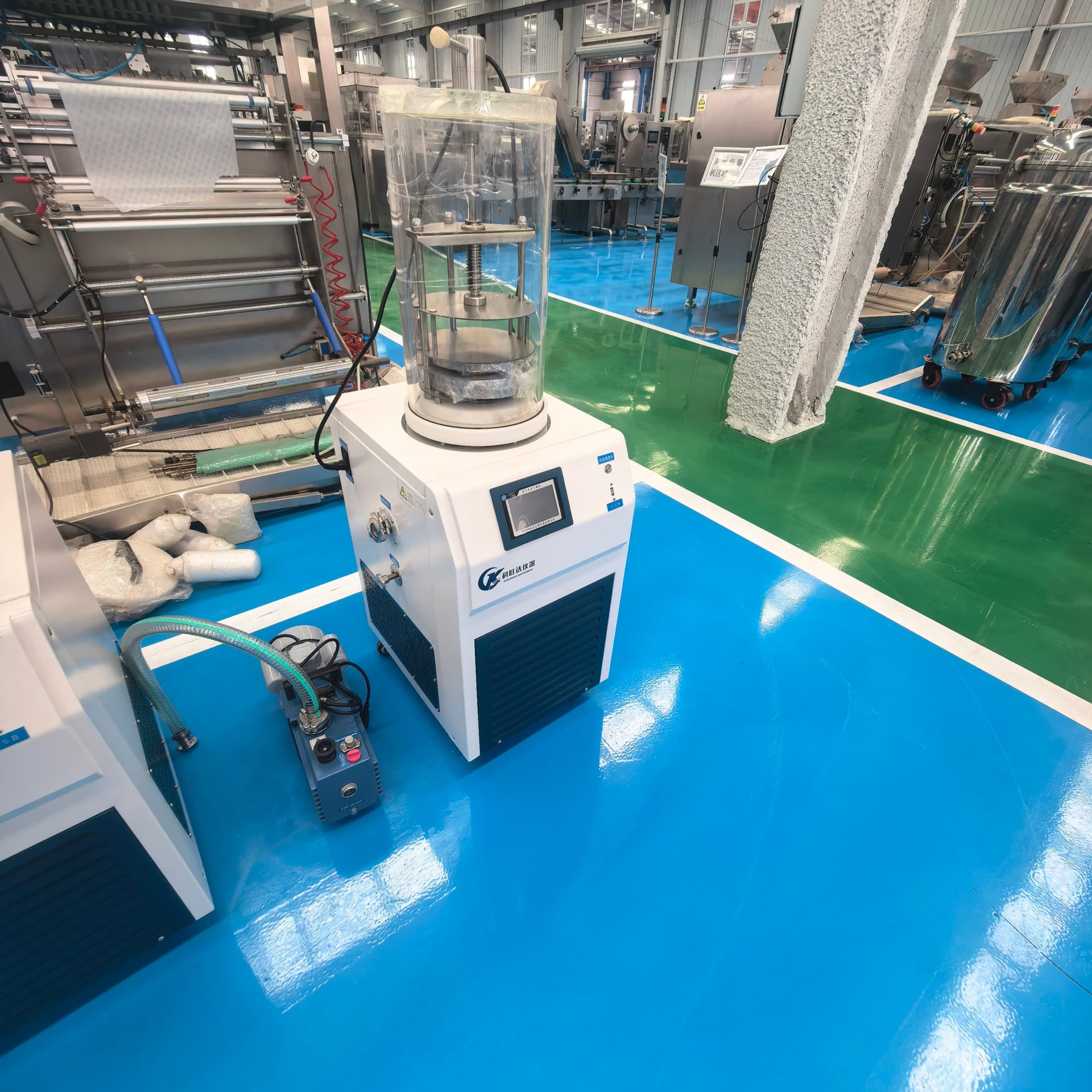 Used Freeze Dryer &mdash; Model 0.12m&sup2; image 3