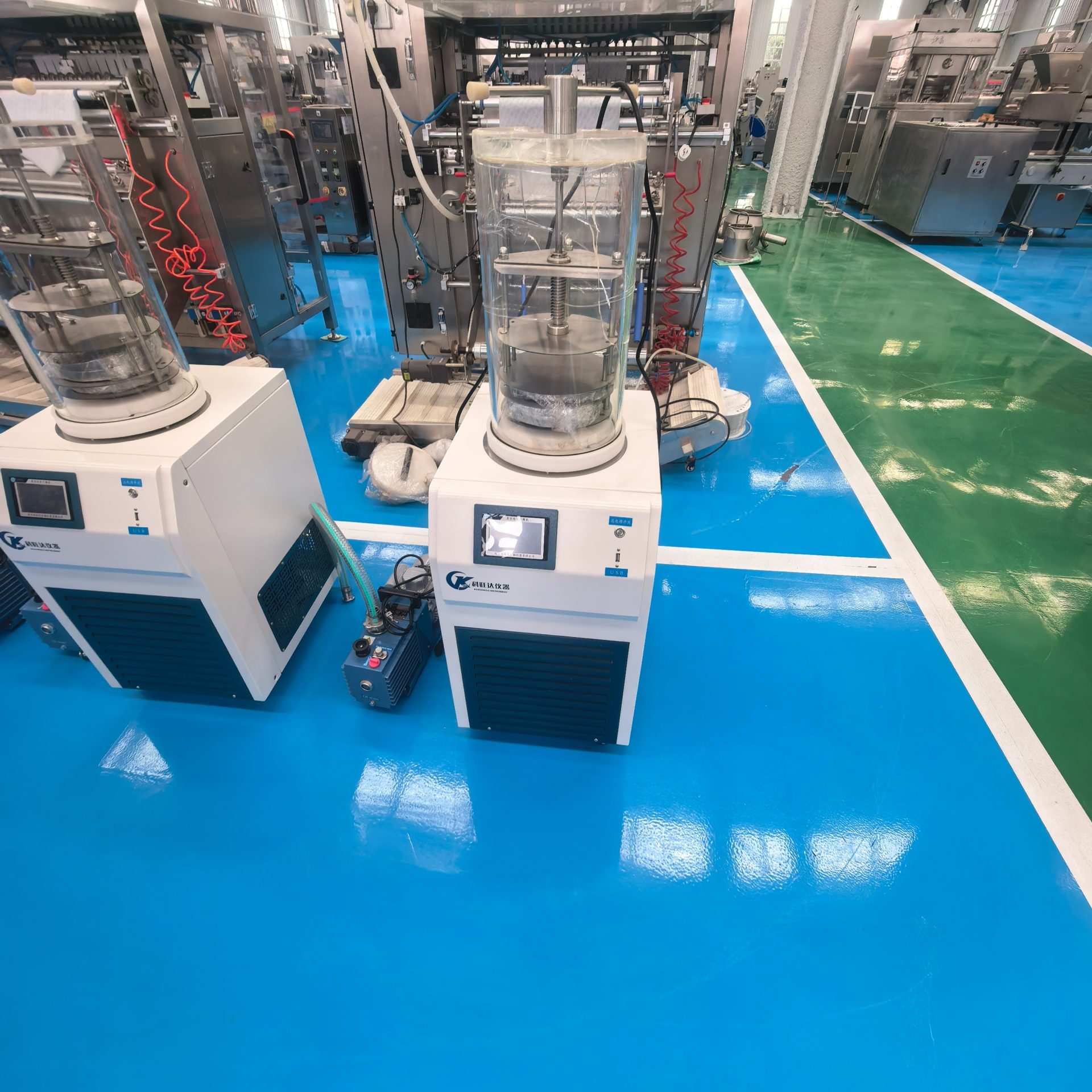 Used Freeze Dryer &mdash; Model 0.12m&sup2; image 2