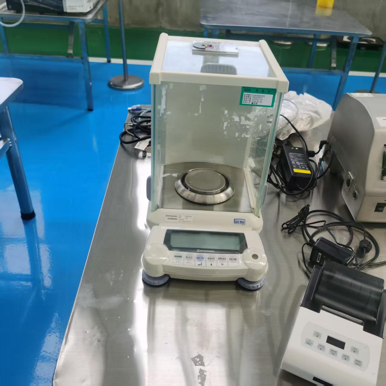 Used Electronic Analytical Balance &mdash; Model AUW2200 image 2