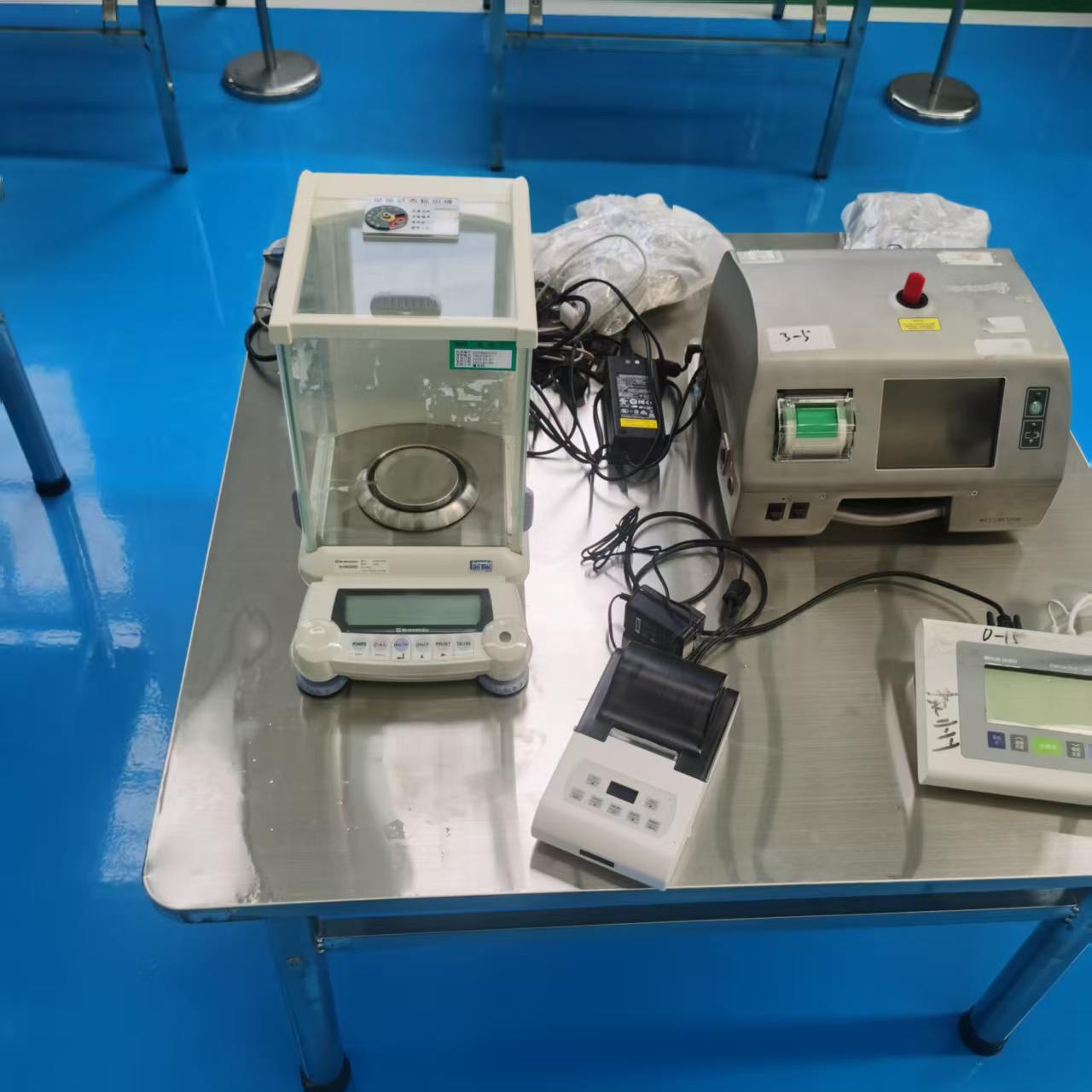 Used Electronic Analytical Balance &mdash; Model AUW2200