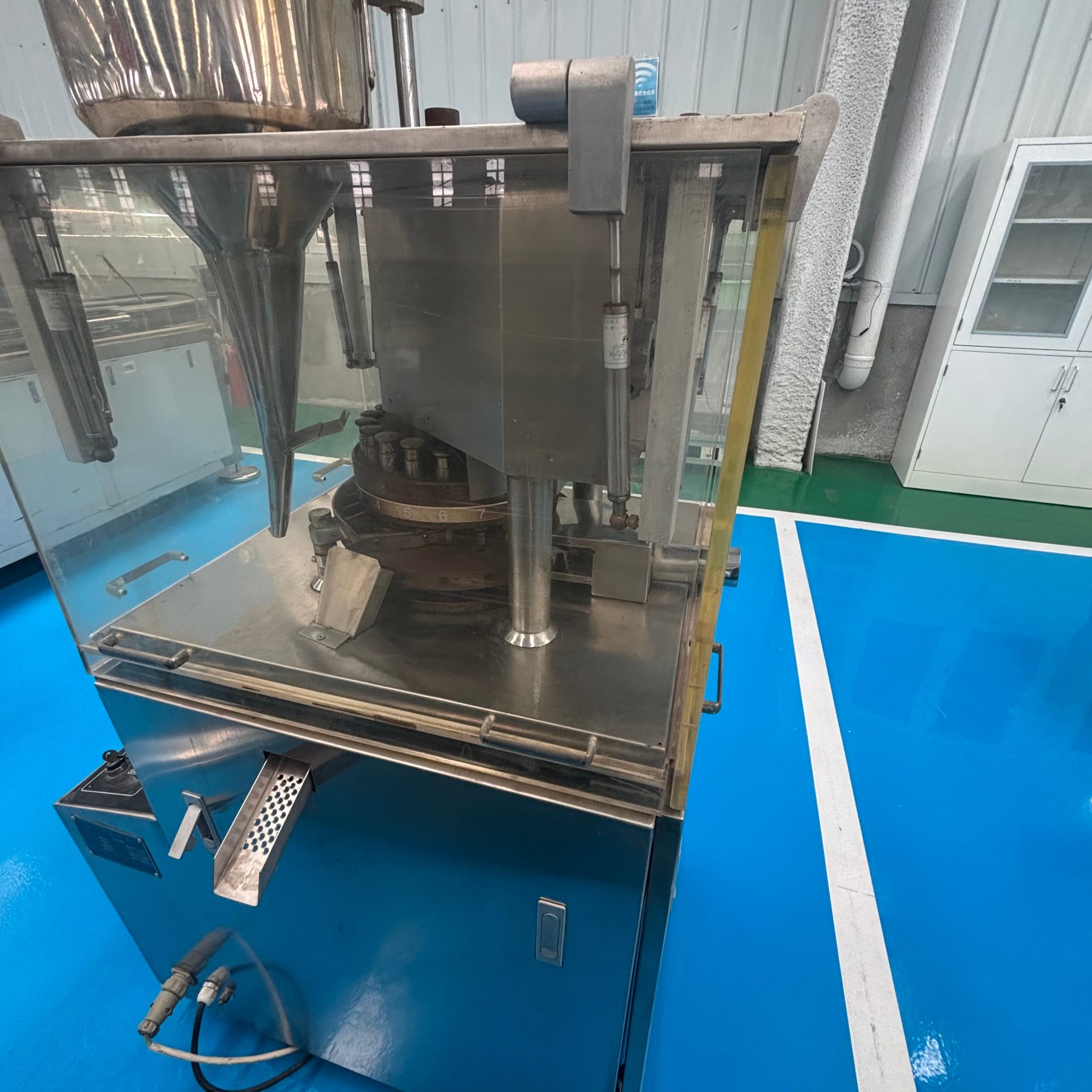 Used Rotary Tablet Press &mdash; Model 20 punch image 4