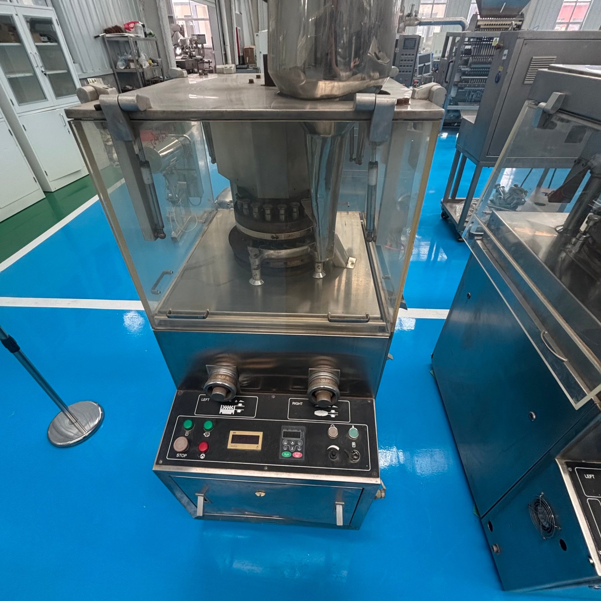 Used Rotary Tablet Press &mdash; Model 20 punch image 5