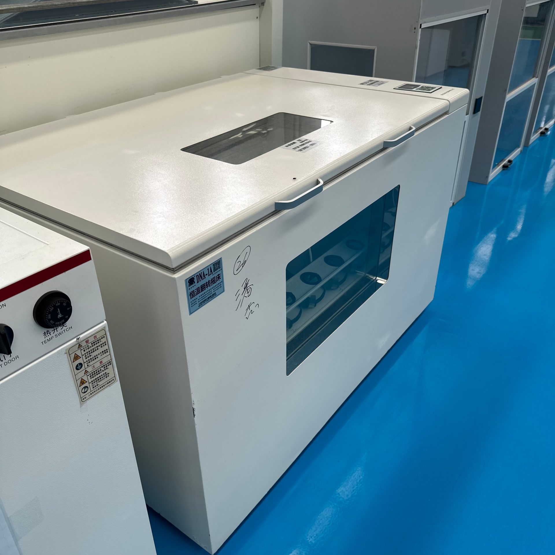 Used Temperature Controlled Shaker &mdash; Model DNA-1A image 2