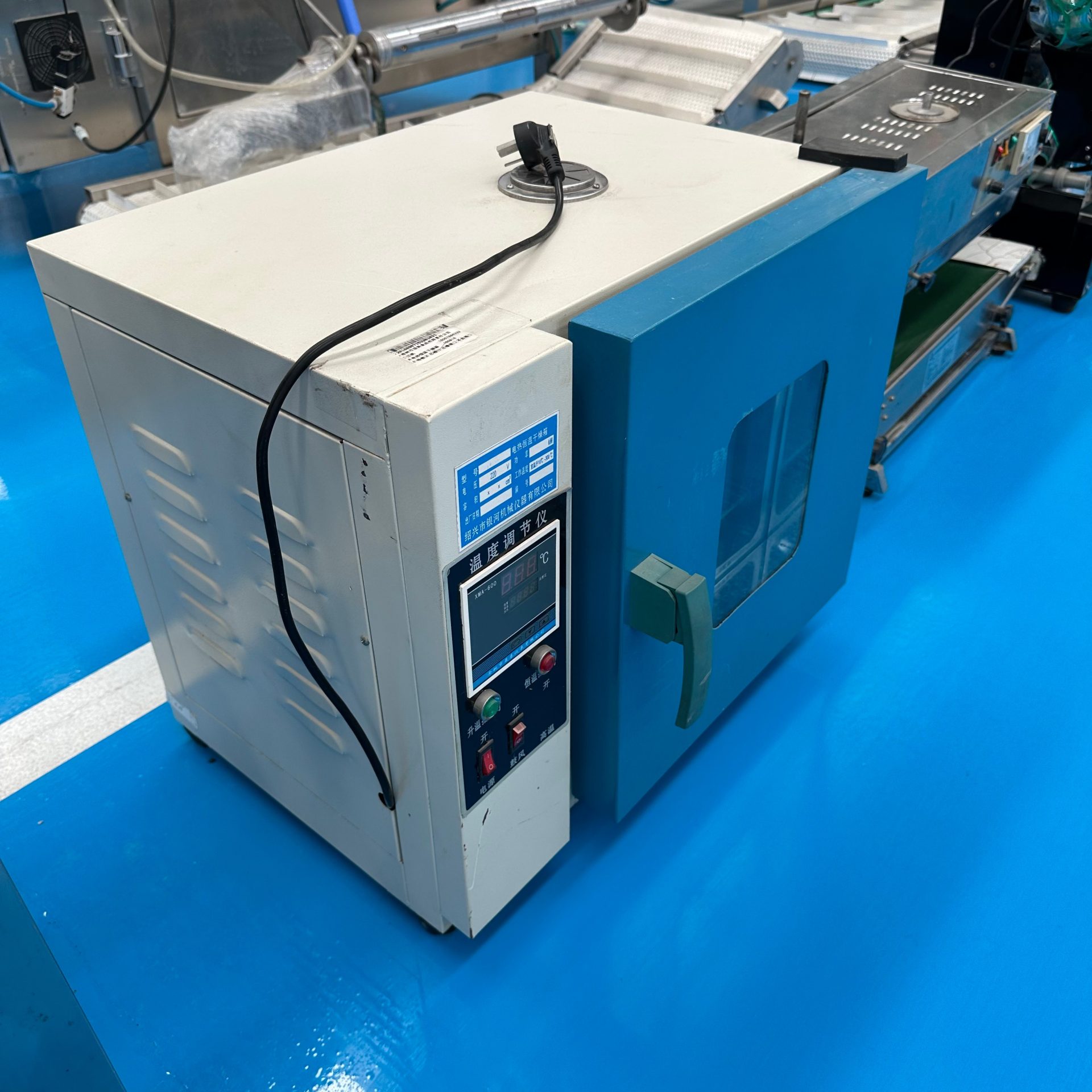 Used Laboratory Drying Oven image 2