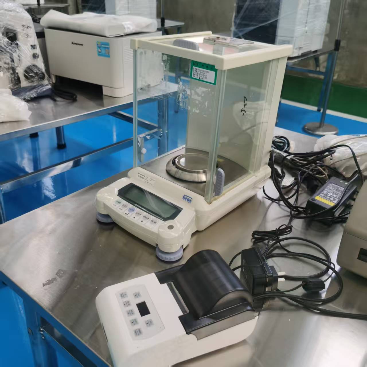Used Electronic Analytical Balance &mdash; Model AUW2200 image 3