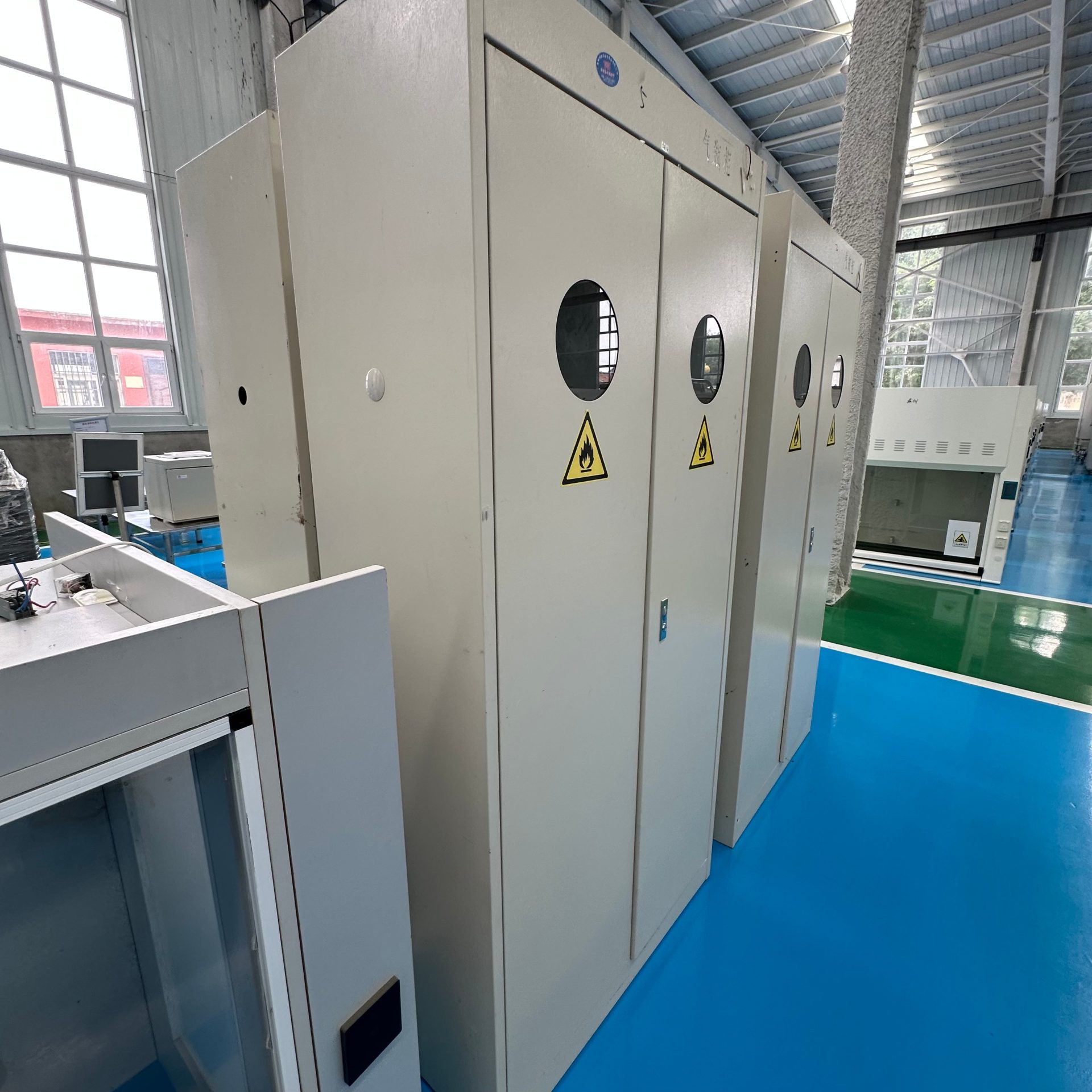 Used Gas Cylinder Cabinet image 3
