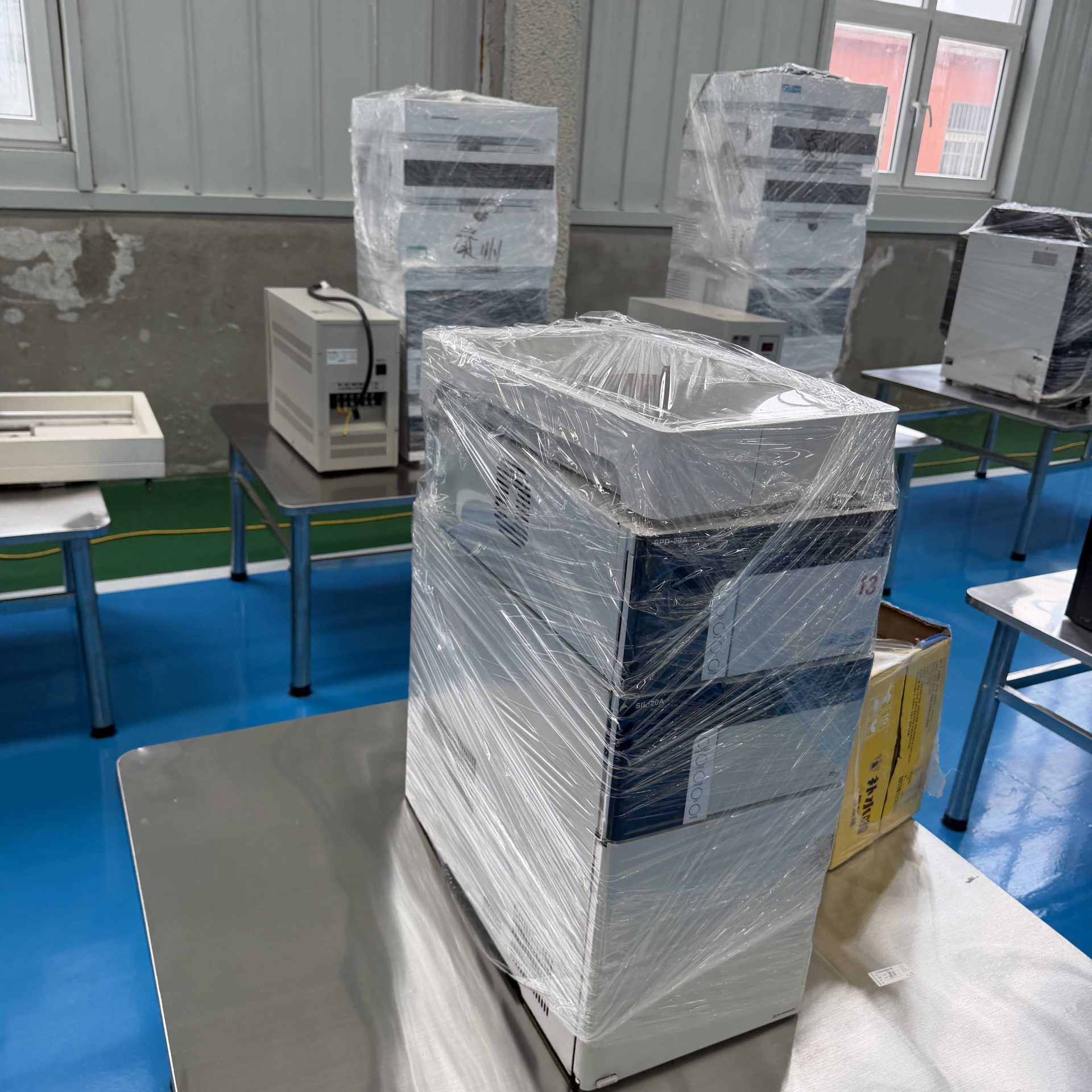 Used High Performance Liquid Chromatograph &mdash; Model 20a image 2