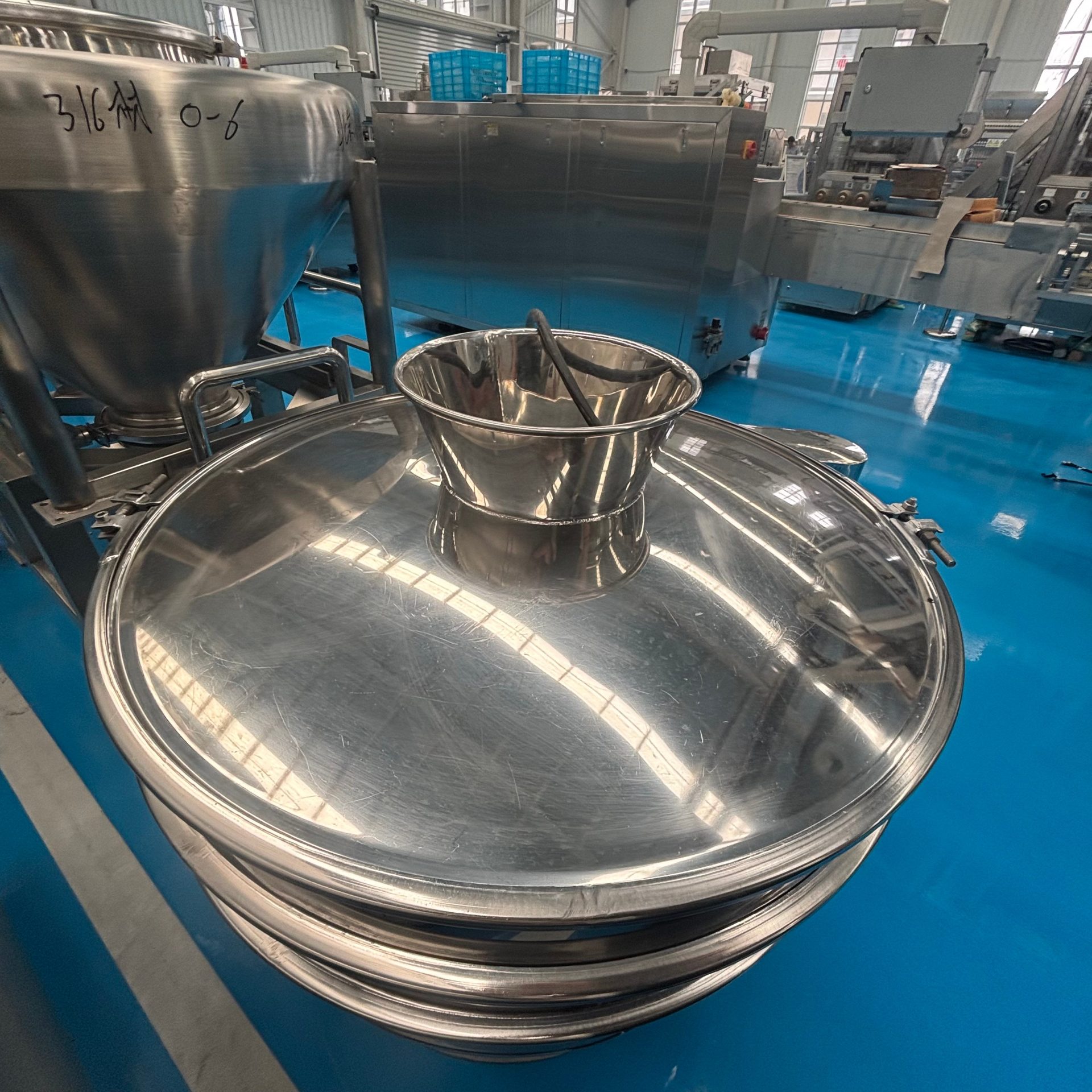 Used Vibrating Screen image 3