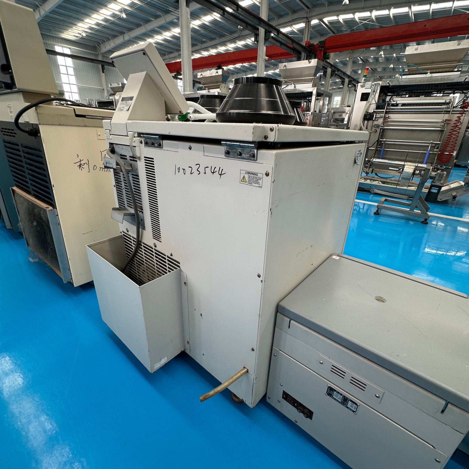 Used Centrifuge &mdash; Model himac CR22F image 3