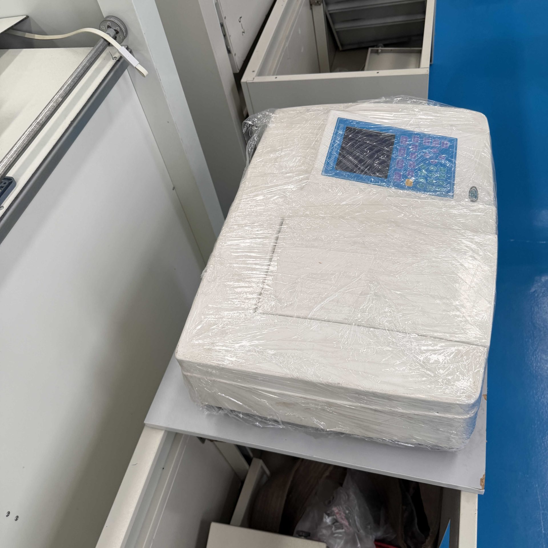 Used UV-Vis Spectrophotometer image 3