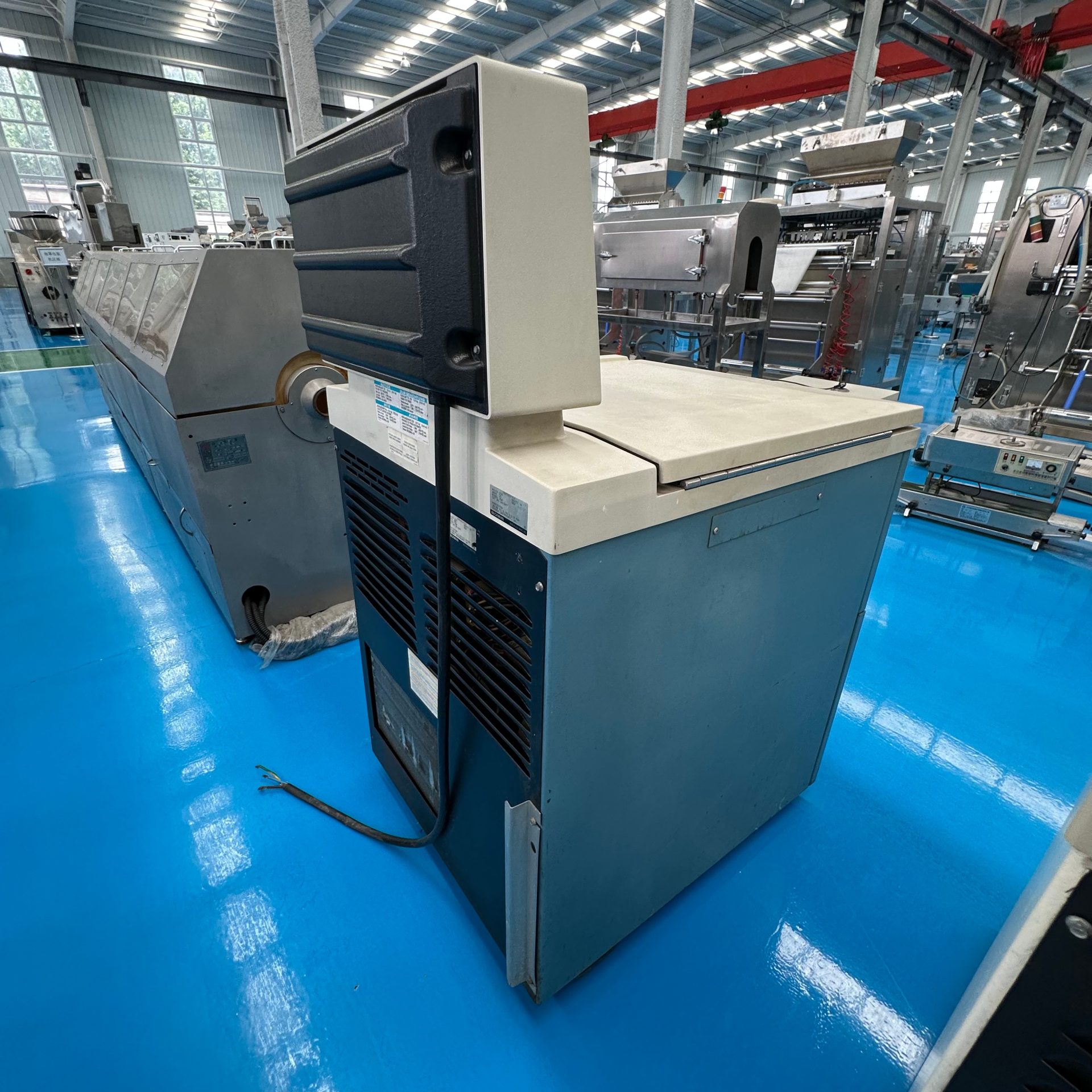 Used Centrifuge &mdash; Model J-6B image 3