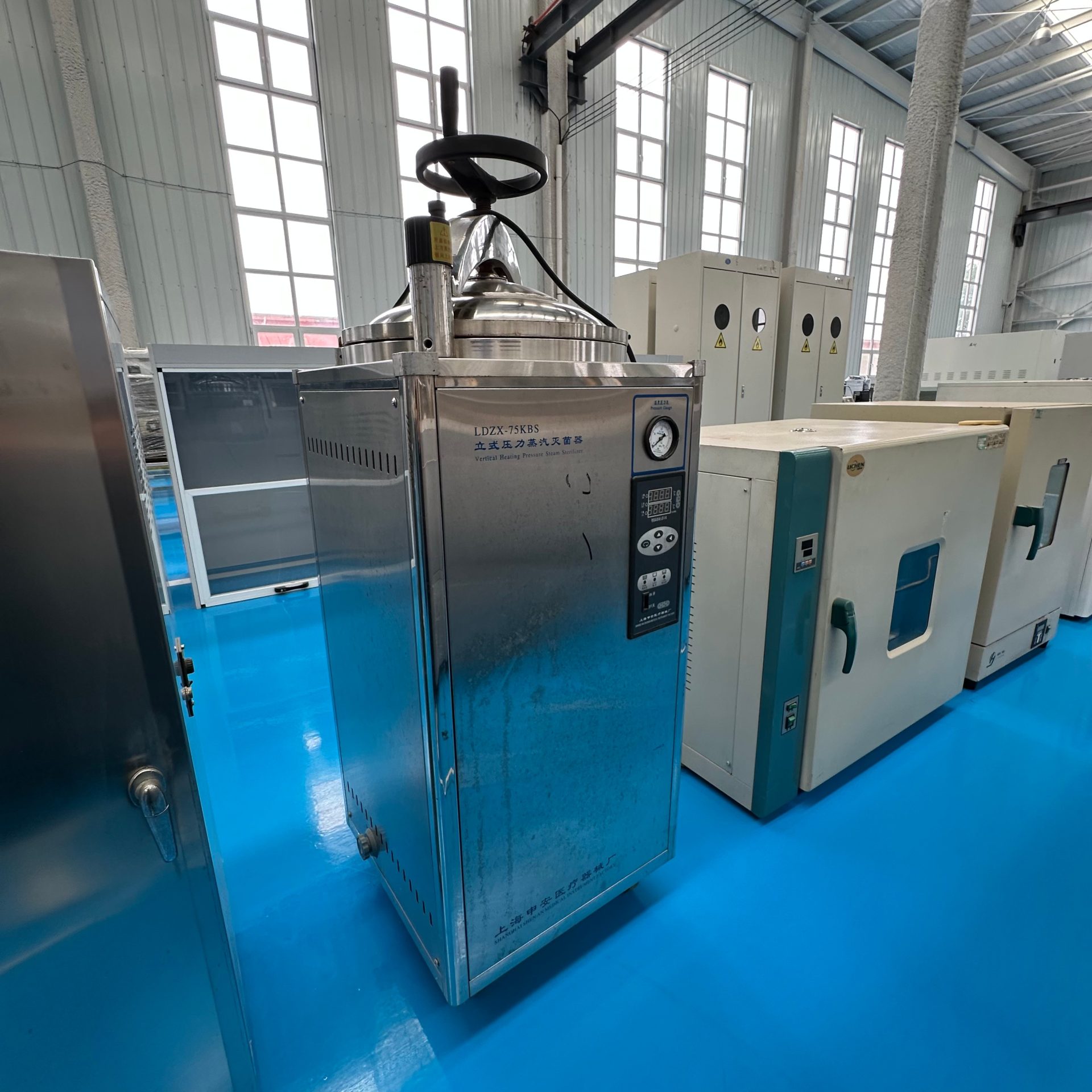 Used Steam Sterilizer &mdash; Model LDZX-75KBS image 2