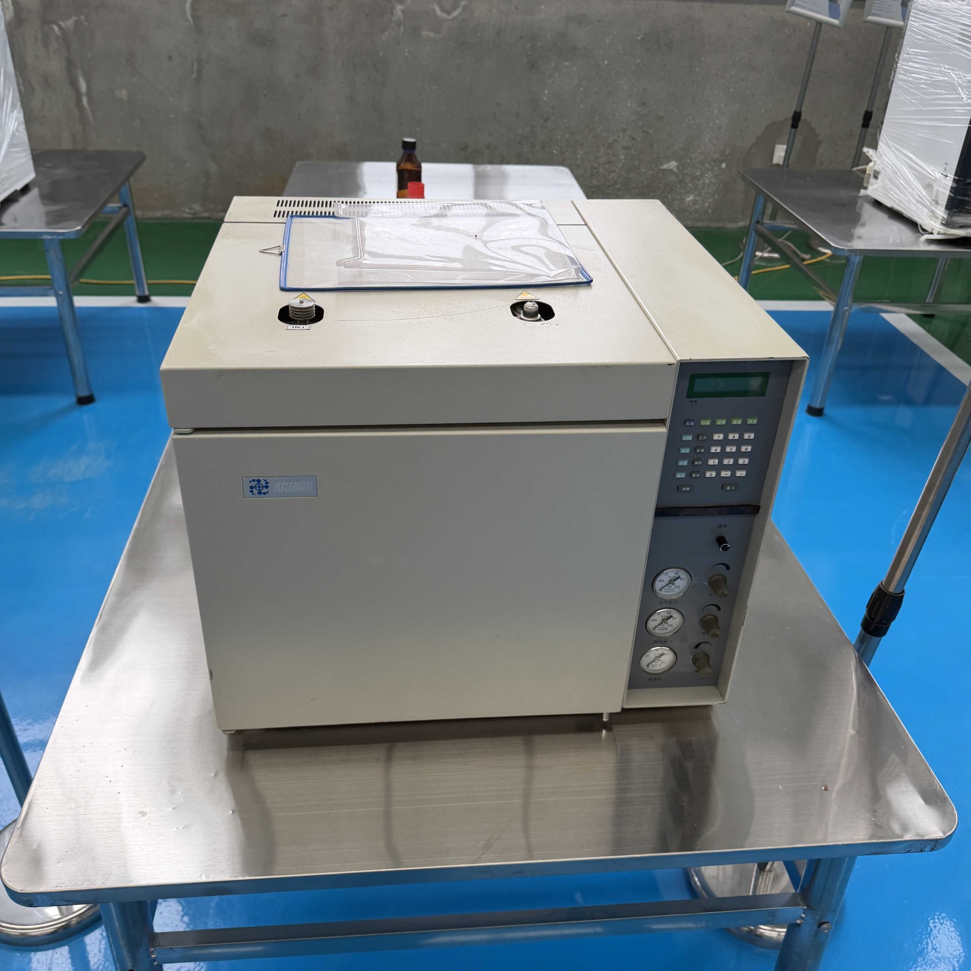 Used Gas Chromatograph &mdash; Model GC1690