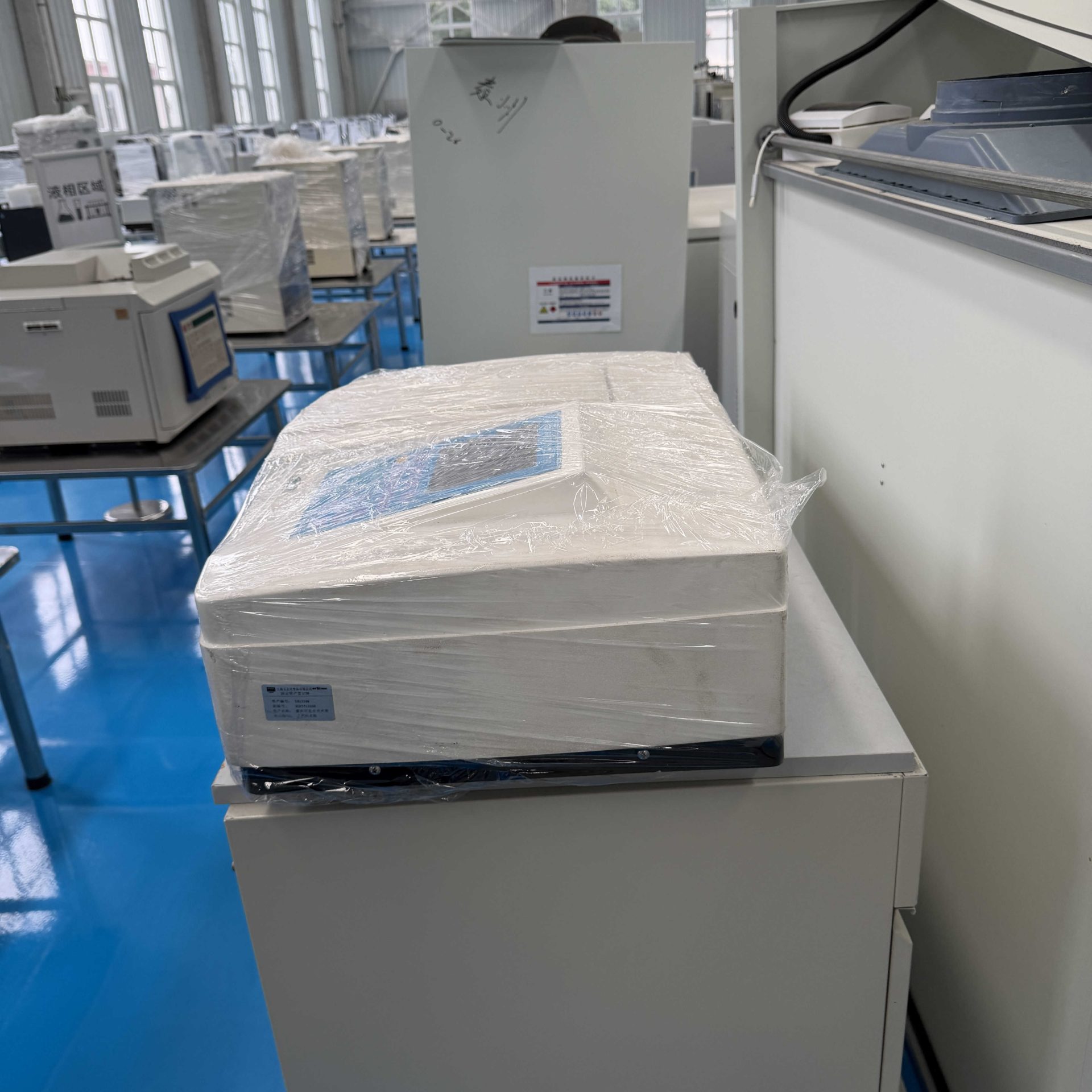 Used UV-Vis Spectrophotometer image 4