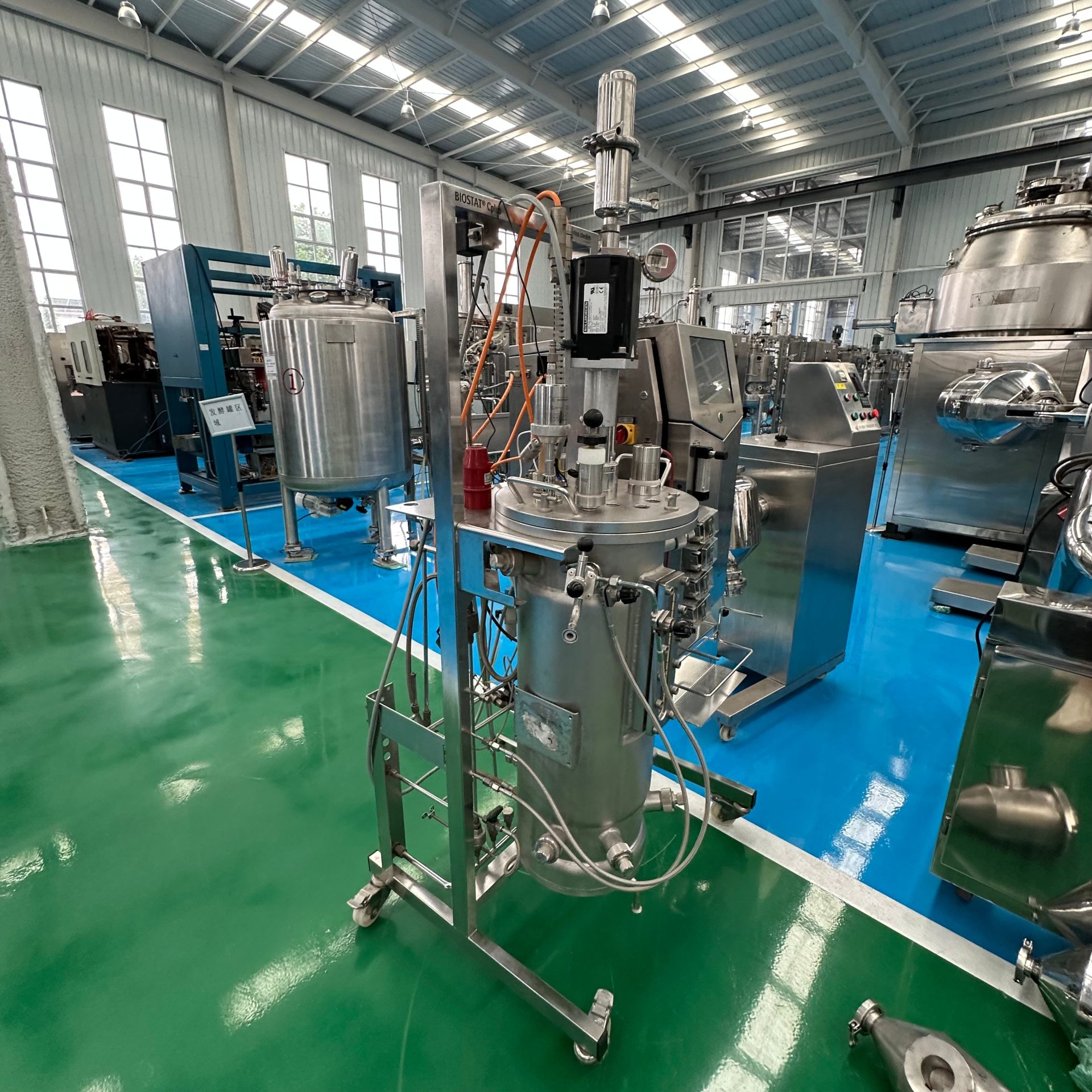 Used Bioreactor &mdash; Model 45L image 2