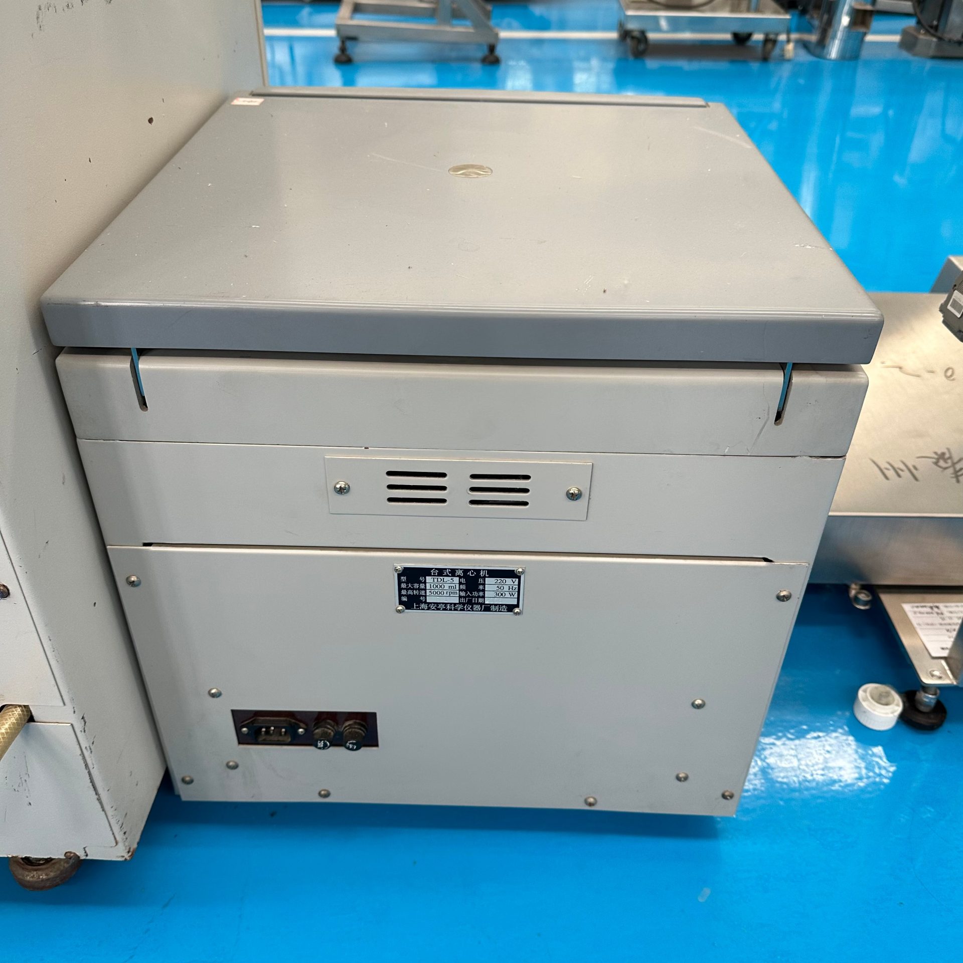 Used Centrifuge &mdash; Model TDL-5 image 4