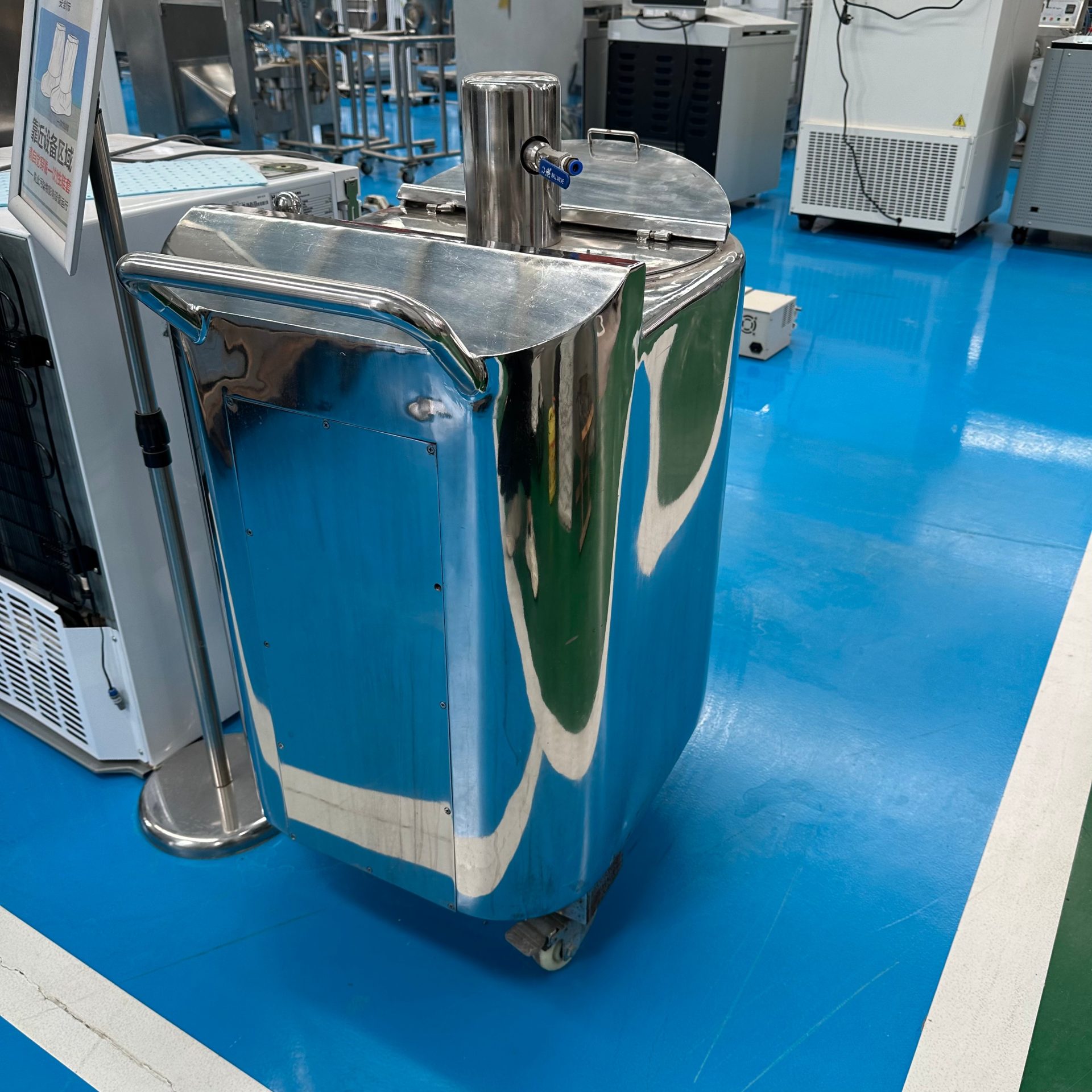 Used Stainless Steel Mixing Tank &mdash; Model 200L image 4