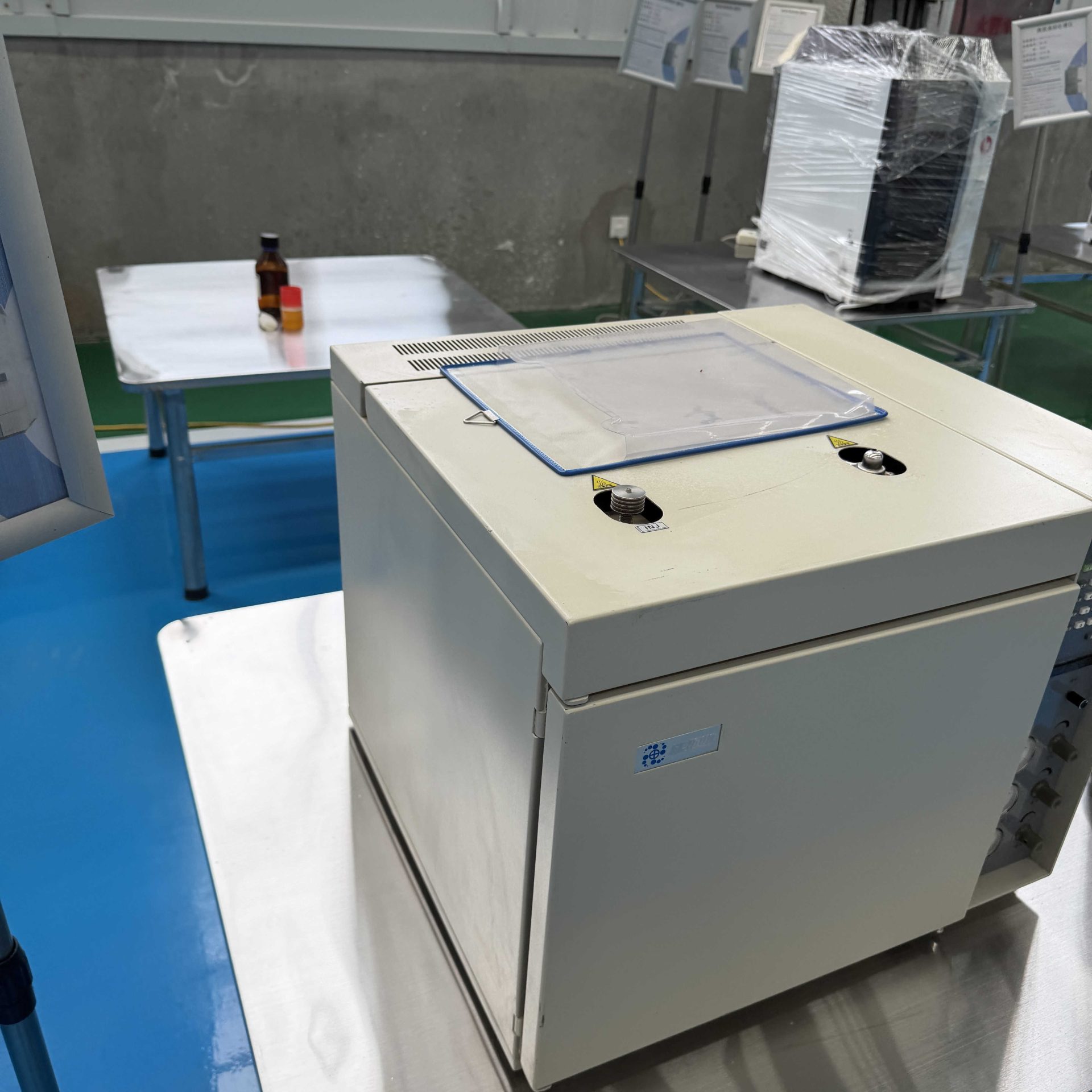 Used Gas Chromatograph &mdash; Model GC1690 image 2