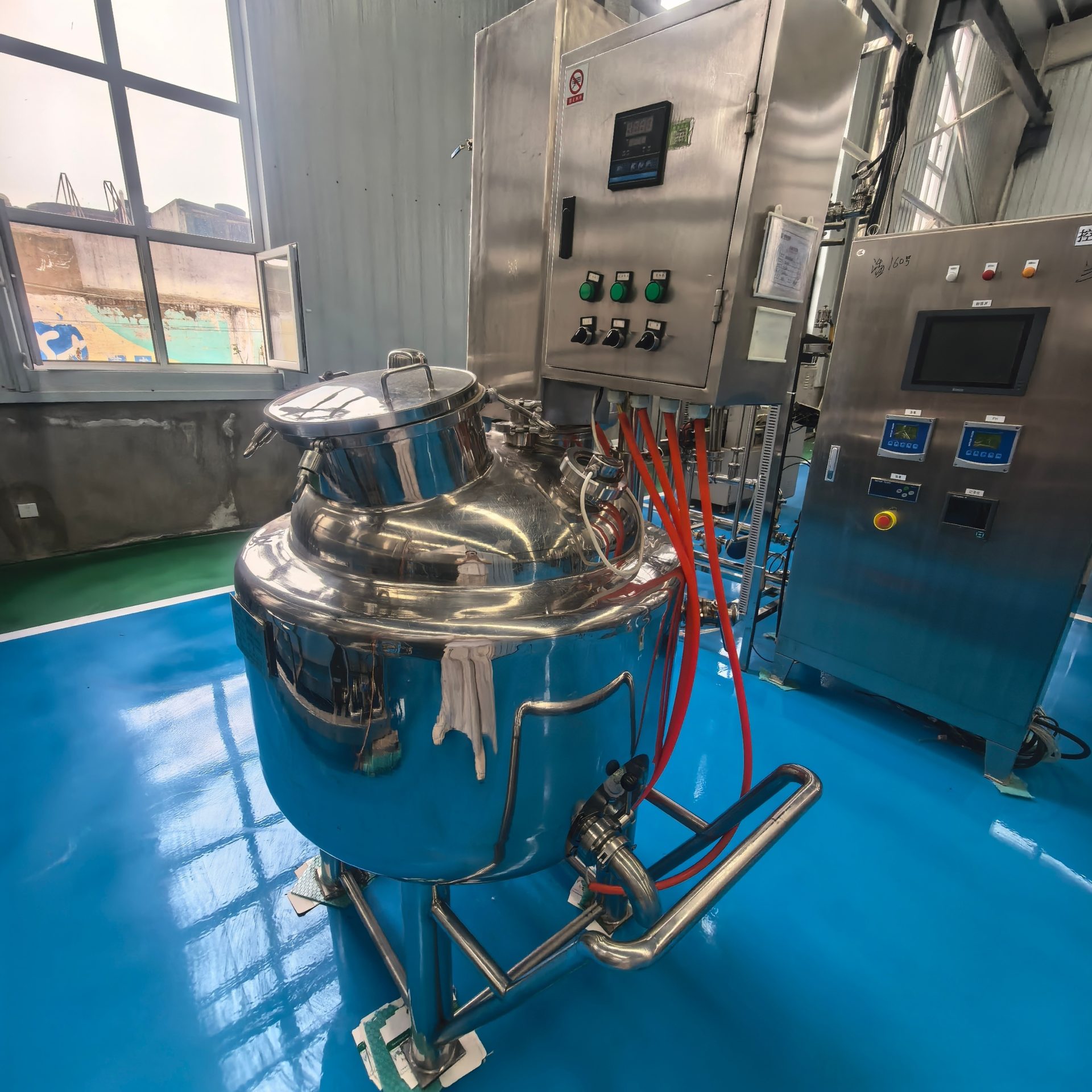 Used Stainless Steel Mixing Tank &mdash; Model 200 image 6