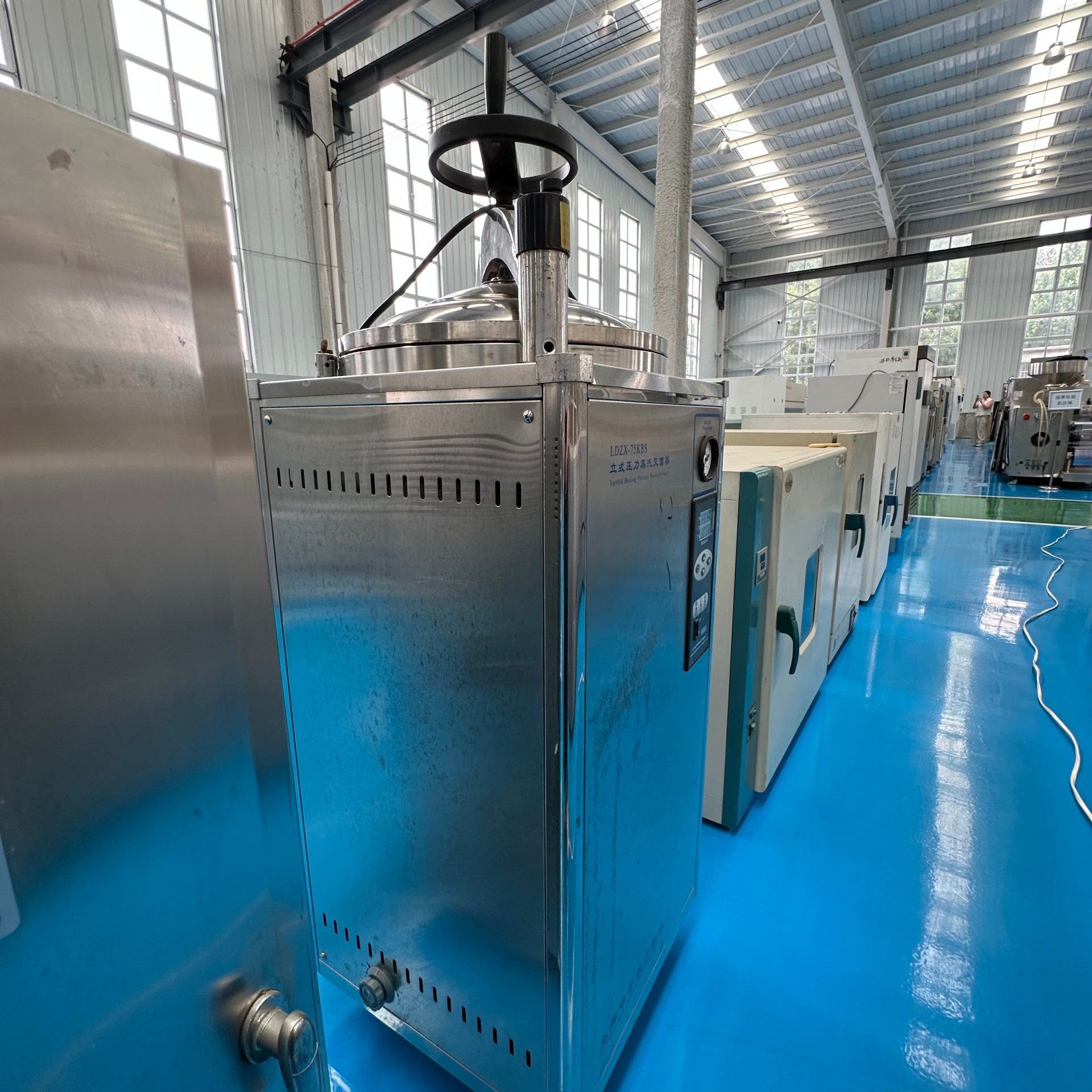 Used Steam Sterilizer &mdash; Model LDZX-75KBS image 3