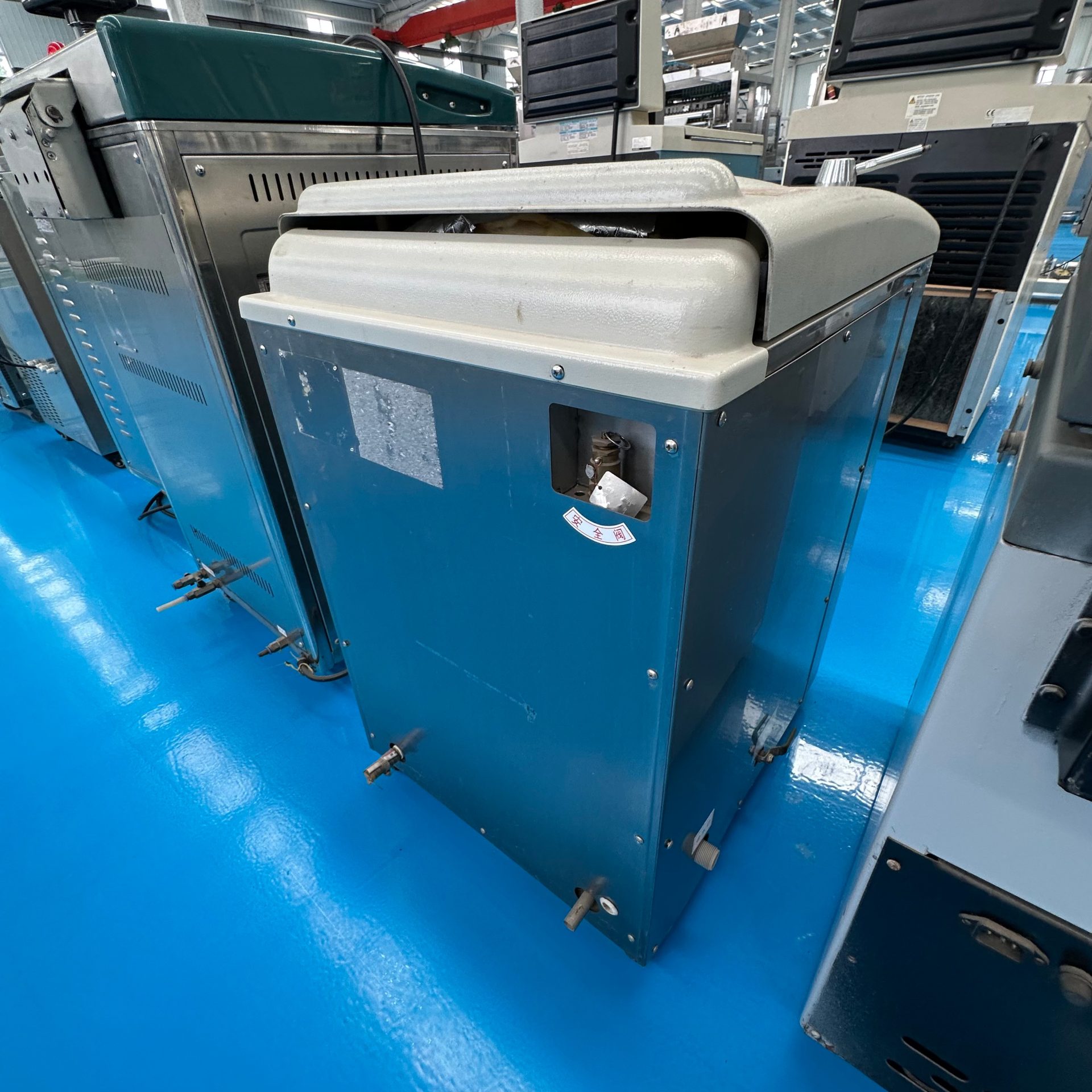 Used Steam Sterilizer image 3