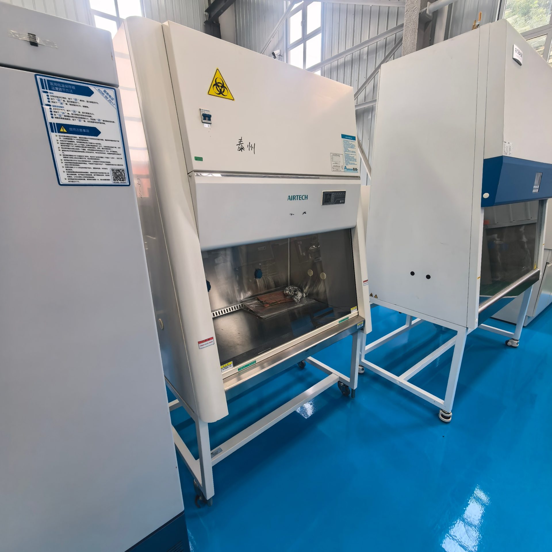 Used Laminar Flow Clean Bench &mdash; Unit 259 image 2