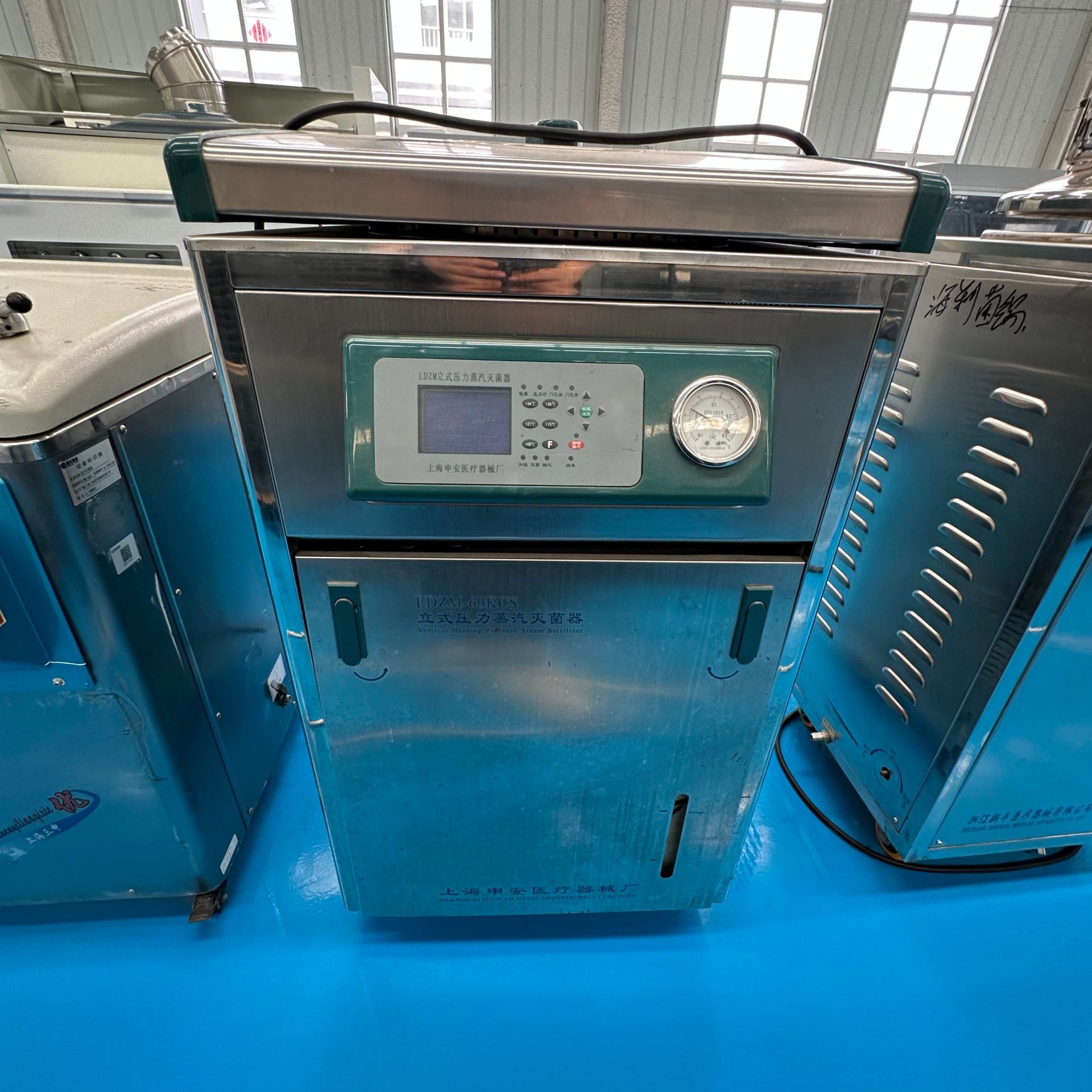 Used Steam Sterilizer &mdash; Model LDZM-60KCS