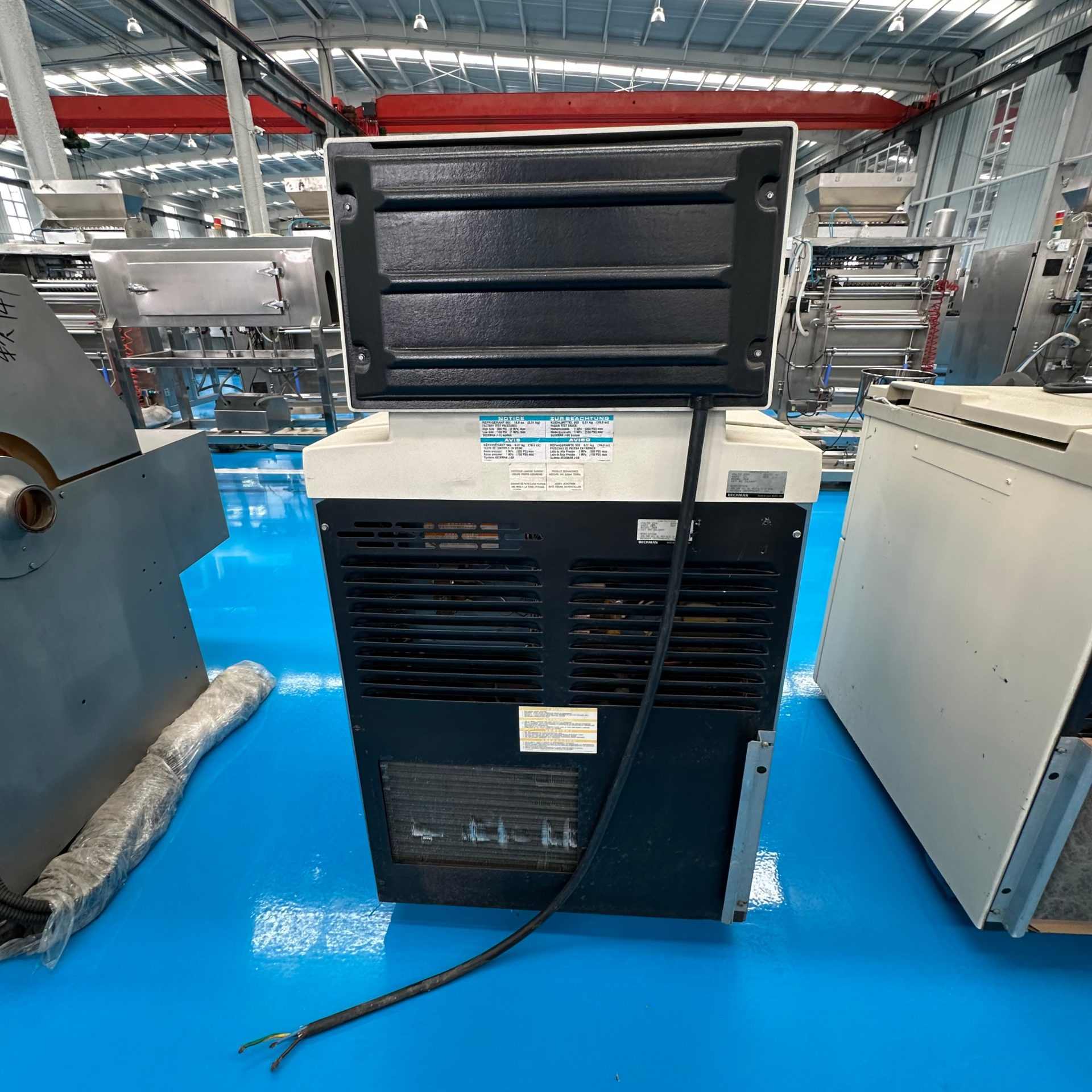 Used Centrifuge &mdash; Model J-6B image 4