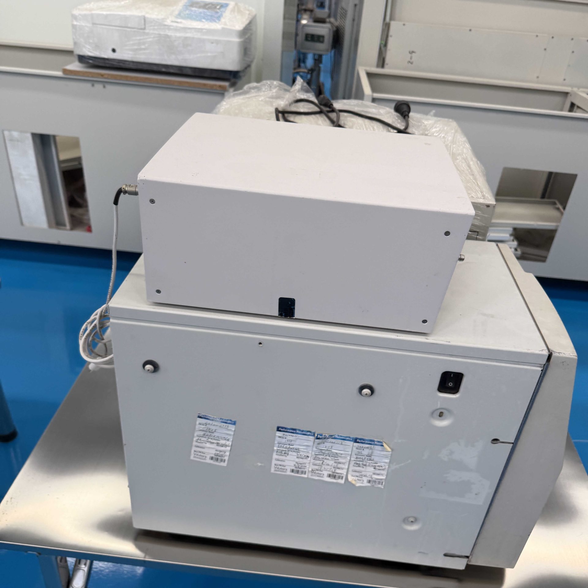 Used High Performance Liquid Chromatograph &mdash; Model waters1515 image 3