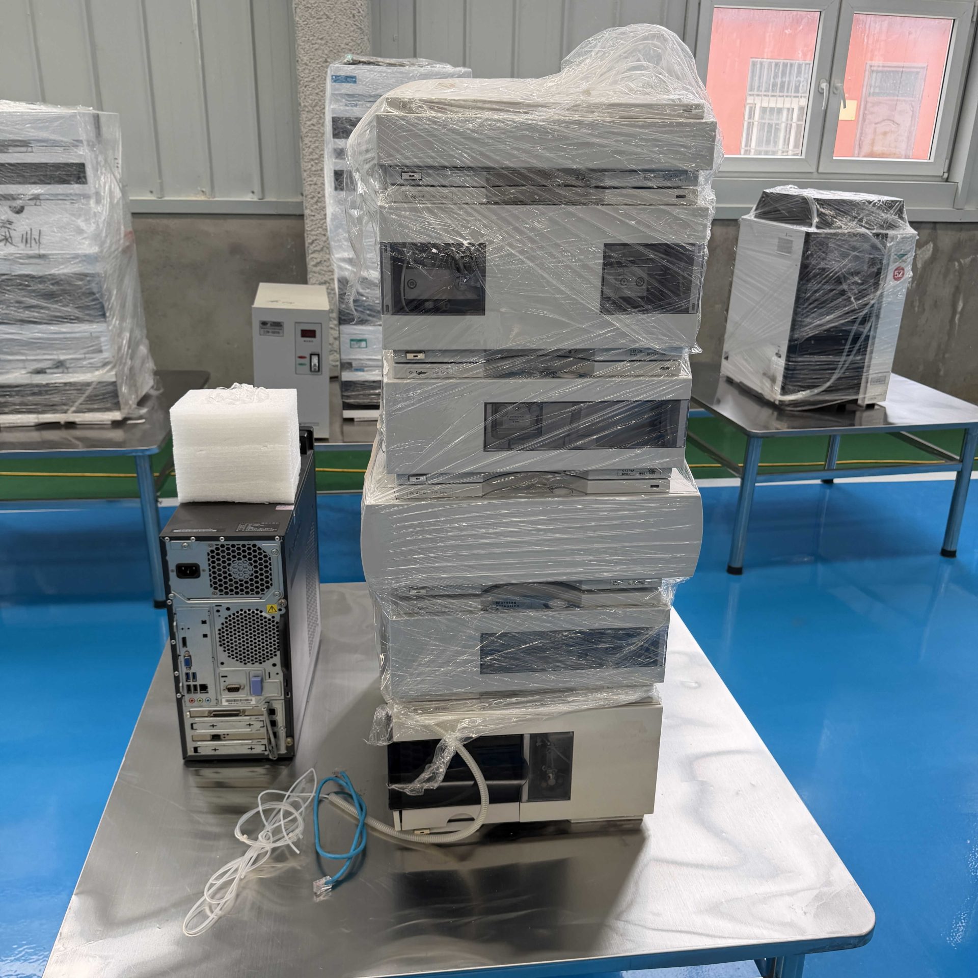Used High Performance Liquid Chromatograph by agilent technoiogies &mdash; Model 1100