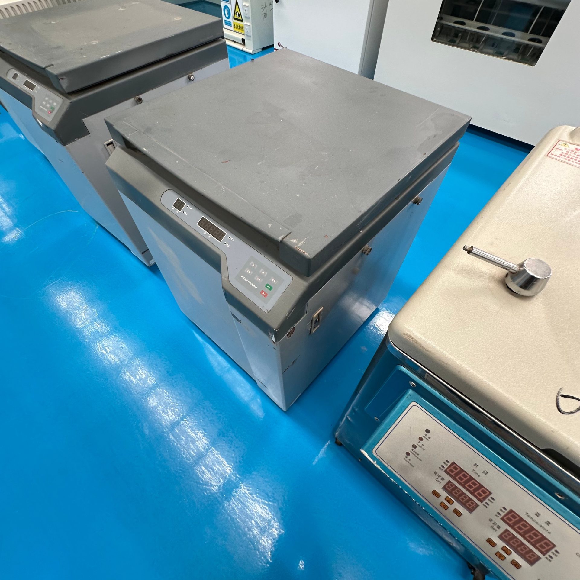 Used Centrifuge &mdash; Model Neofuge 23R image 5