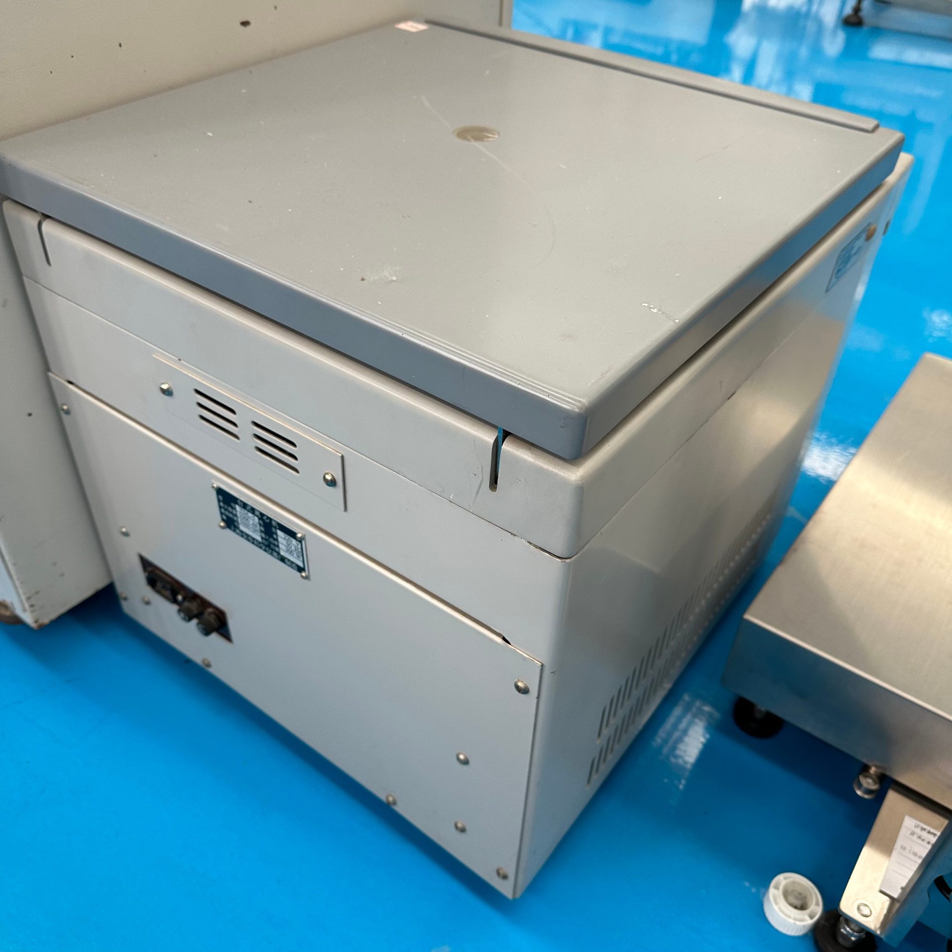 Used Centrifuge &mdash; Model TDL-5 image 3