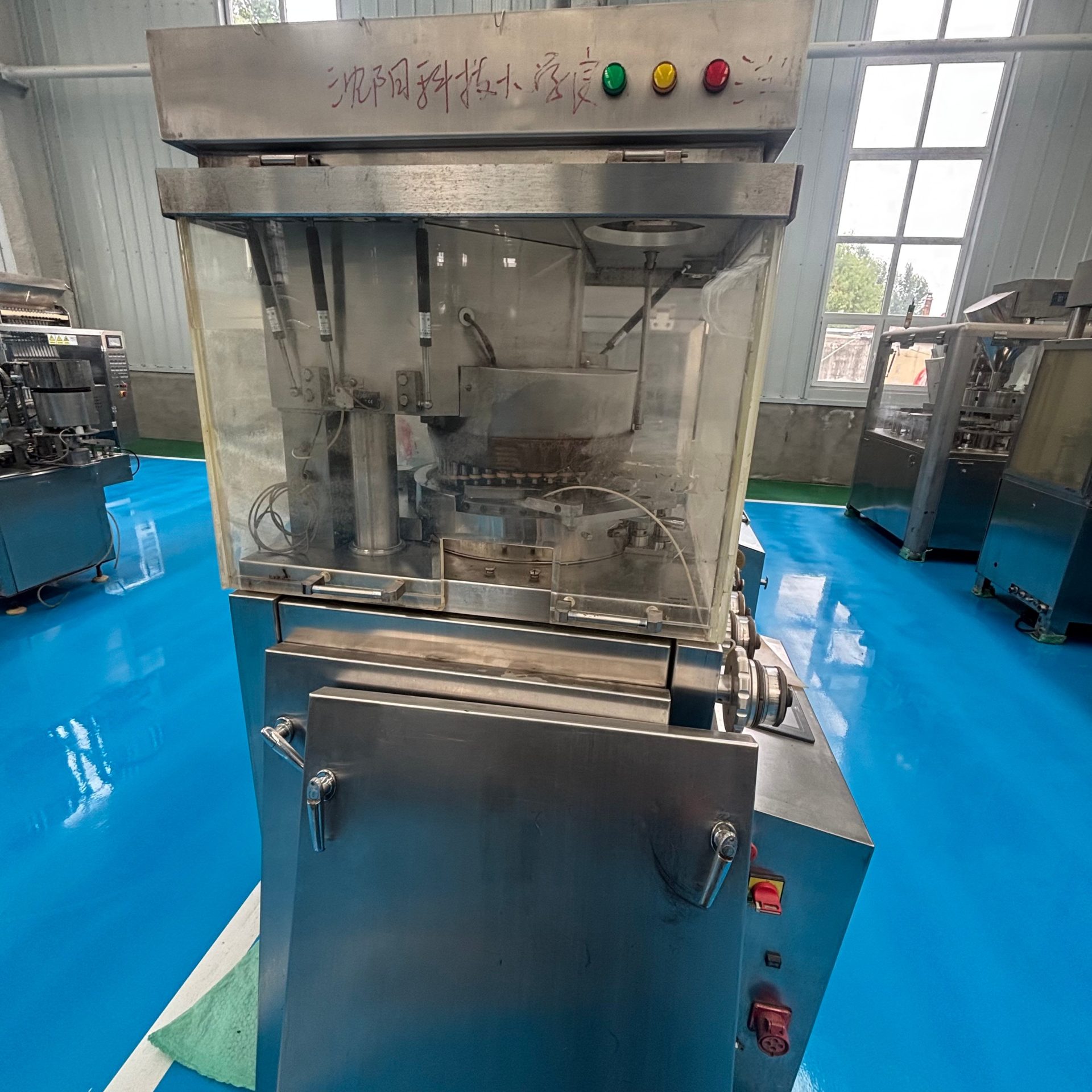 Used Rotary Tablet Press &mdash; Model 40 punch &mdash; Unit 75 image 2
