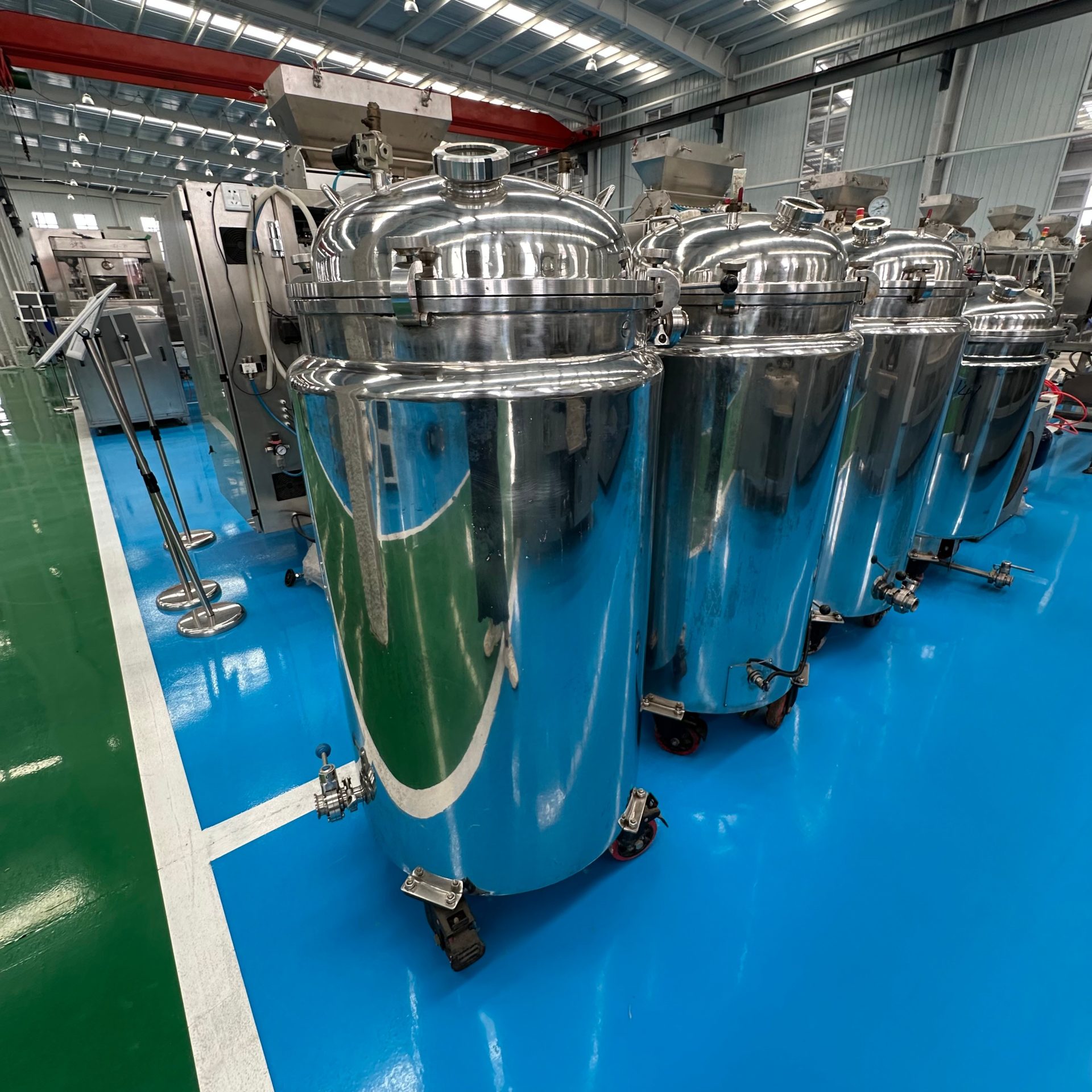 Used Stainless Steel Mixing Tank &mdash; Model 500L image 2