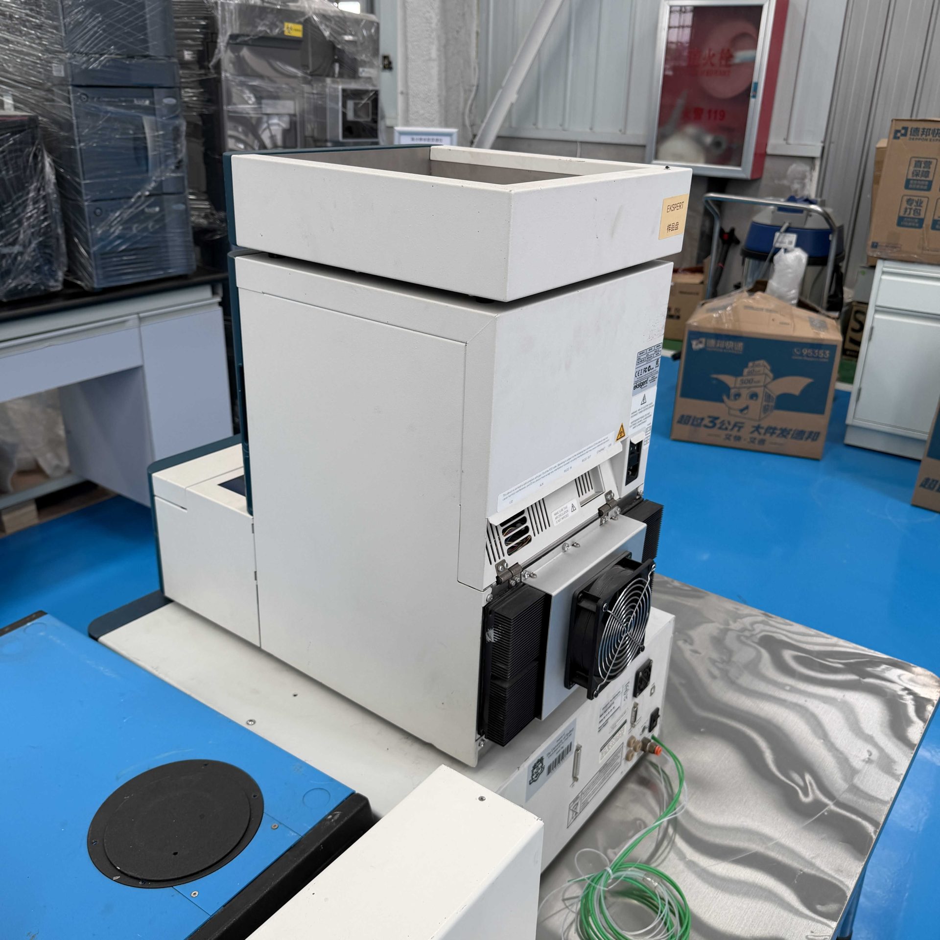 Used High Performance Liquid Chromatograph image 5