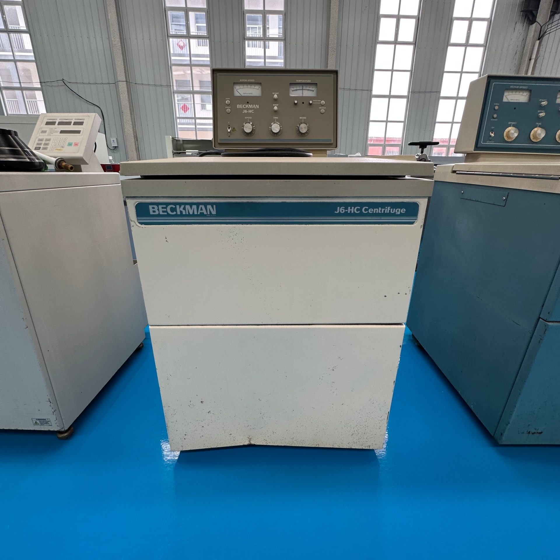 Used Centrifuge &mdash; Model J6-HC