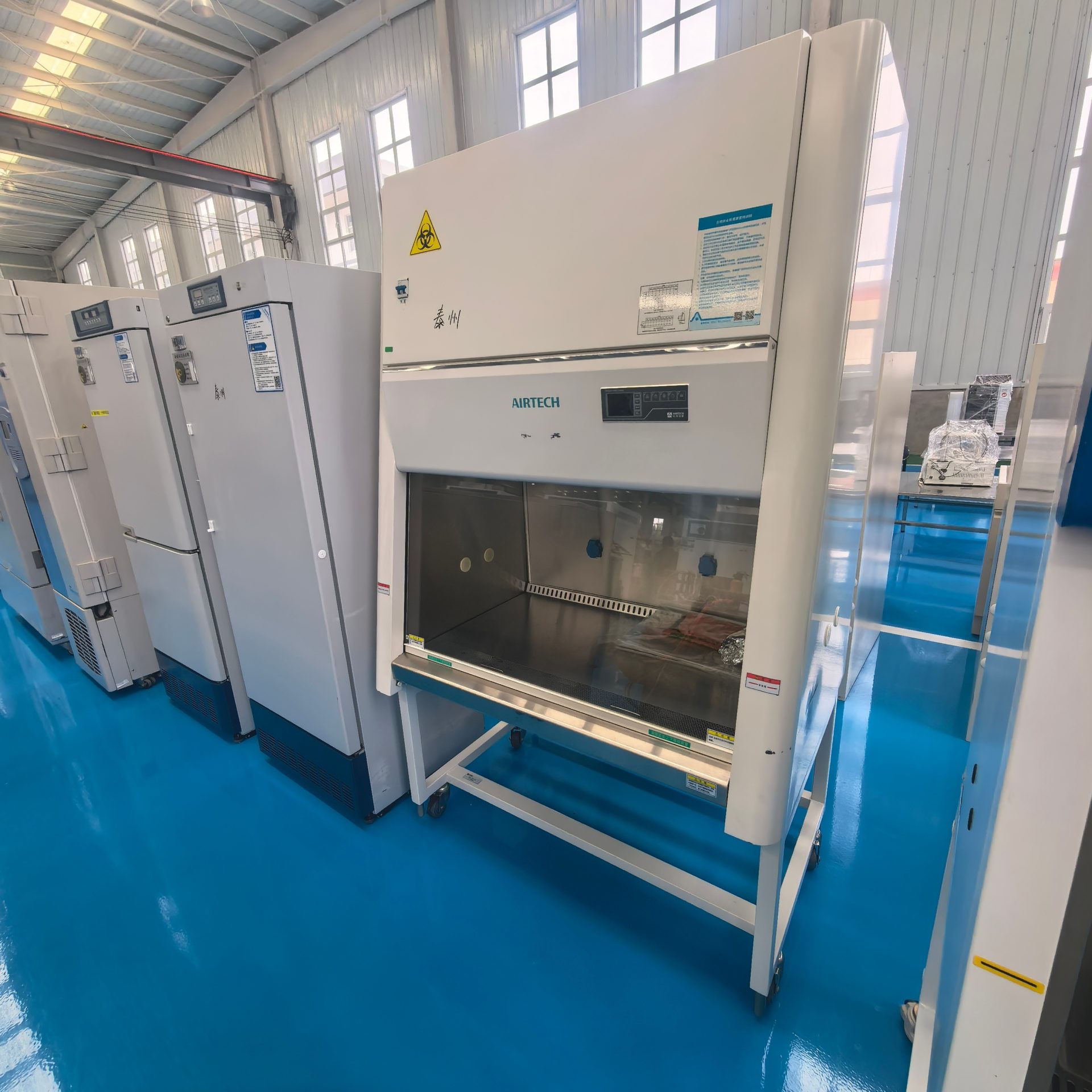 Used Laminar Flow Clean Bench &mdash; Unit 259 image 4