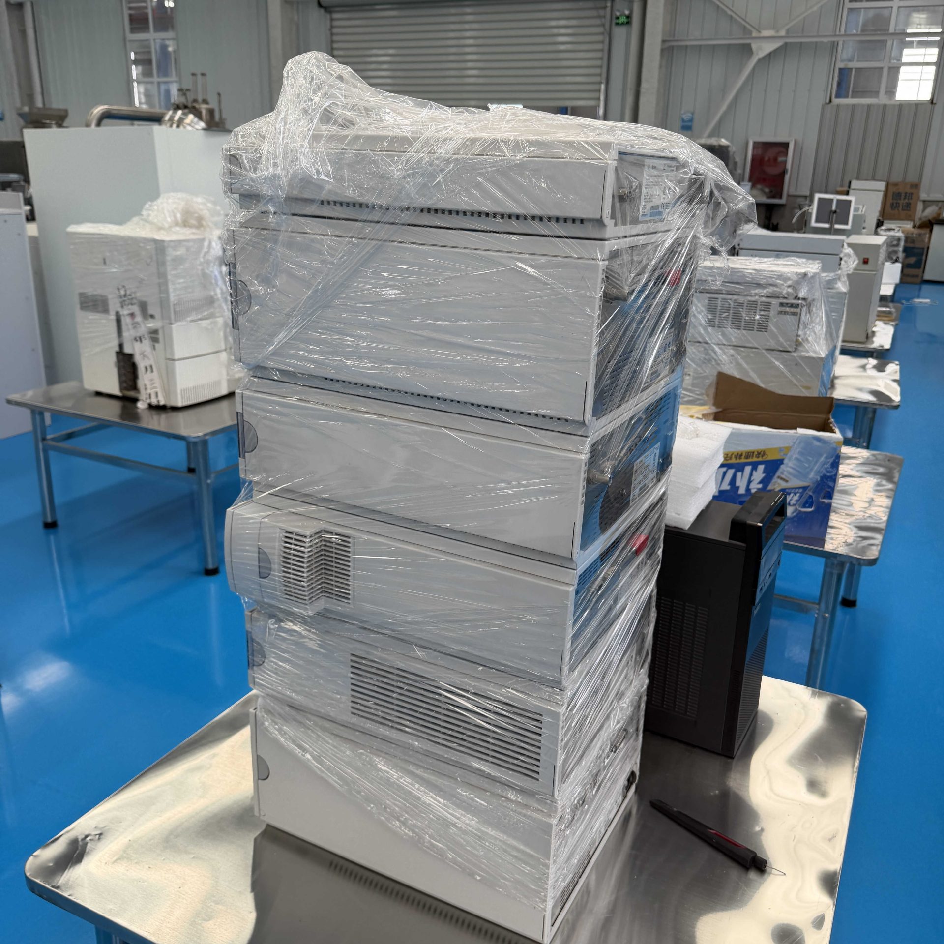 Used High Performance Liquid Chromatograph by agilent technoiogies &mdash; Model 1100 image 5
