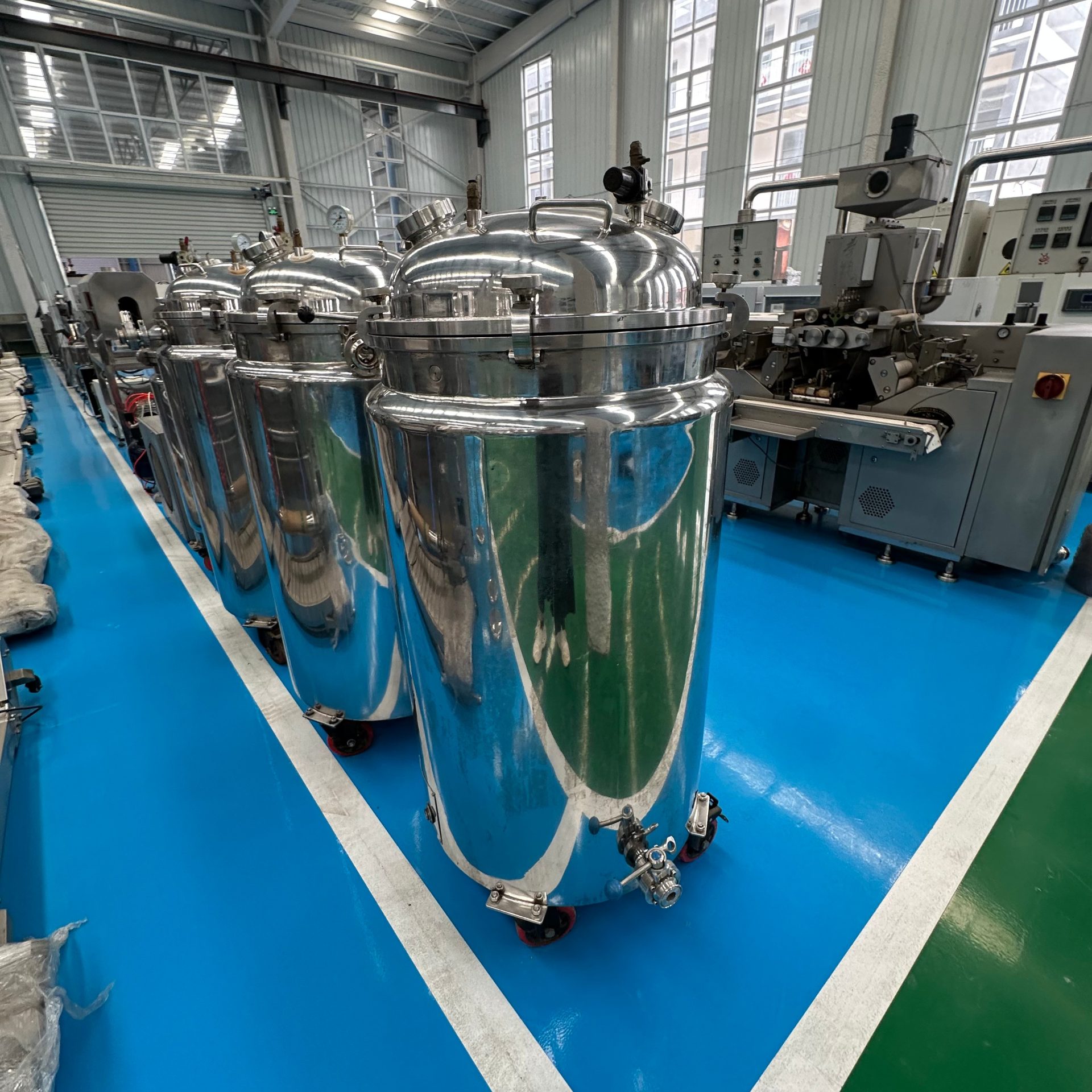Used Stainless Steel Mixing Tank &mdash; Model 500L image 4