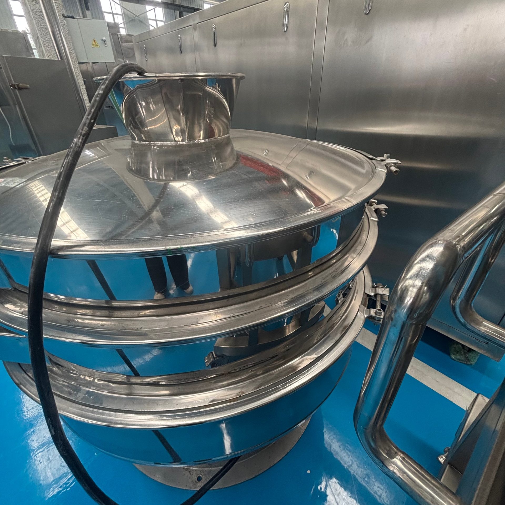 Used Vibrating Screen image 4