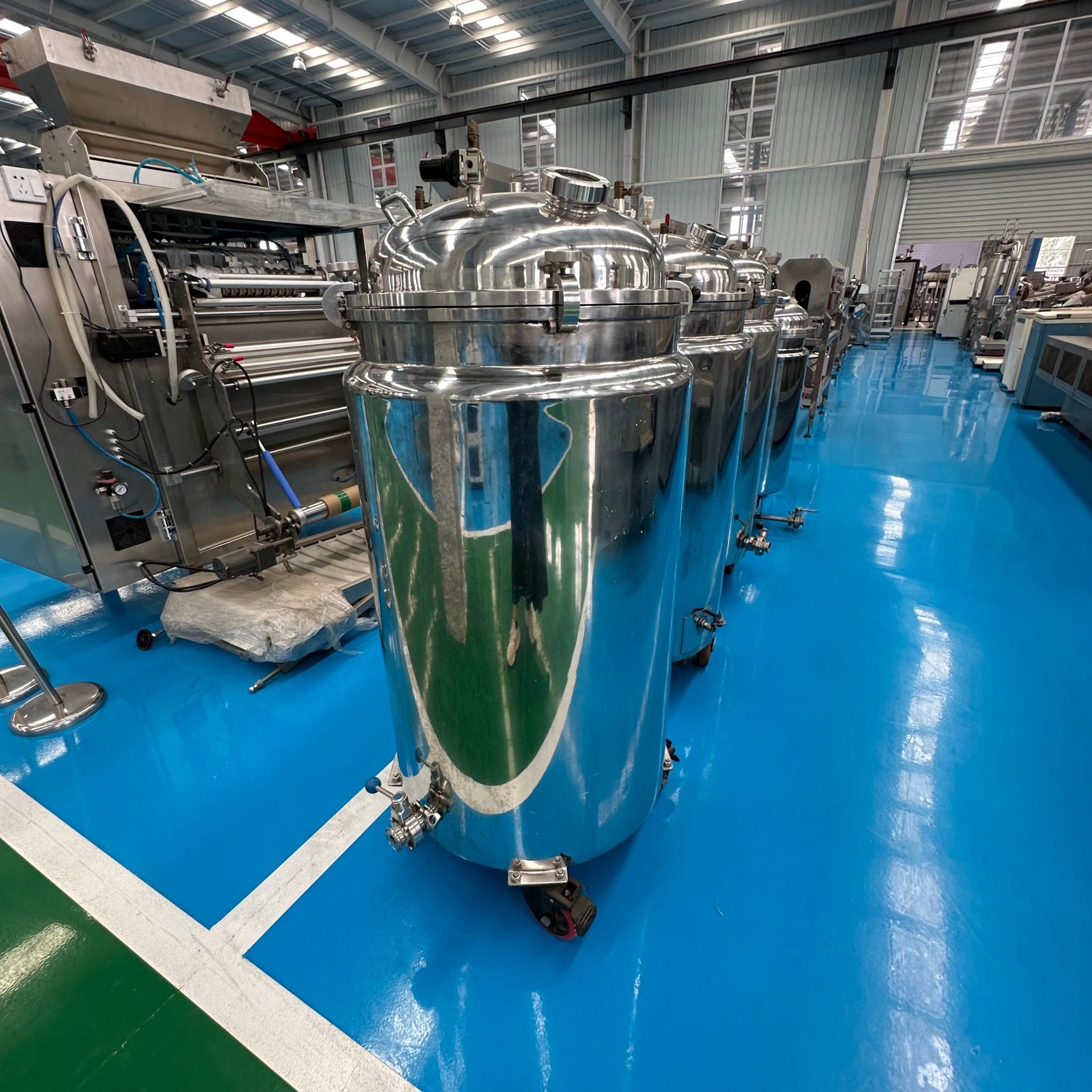 Used Stainless Steel Mixing Tank &mdash; Model 500L image 3