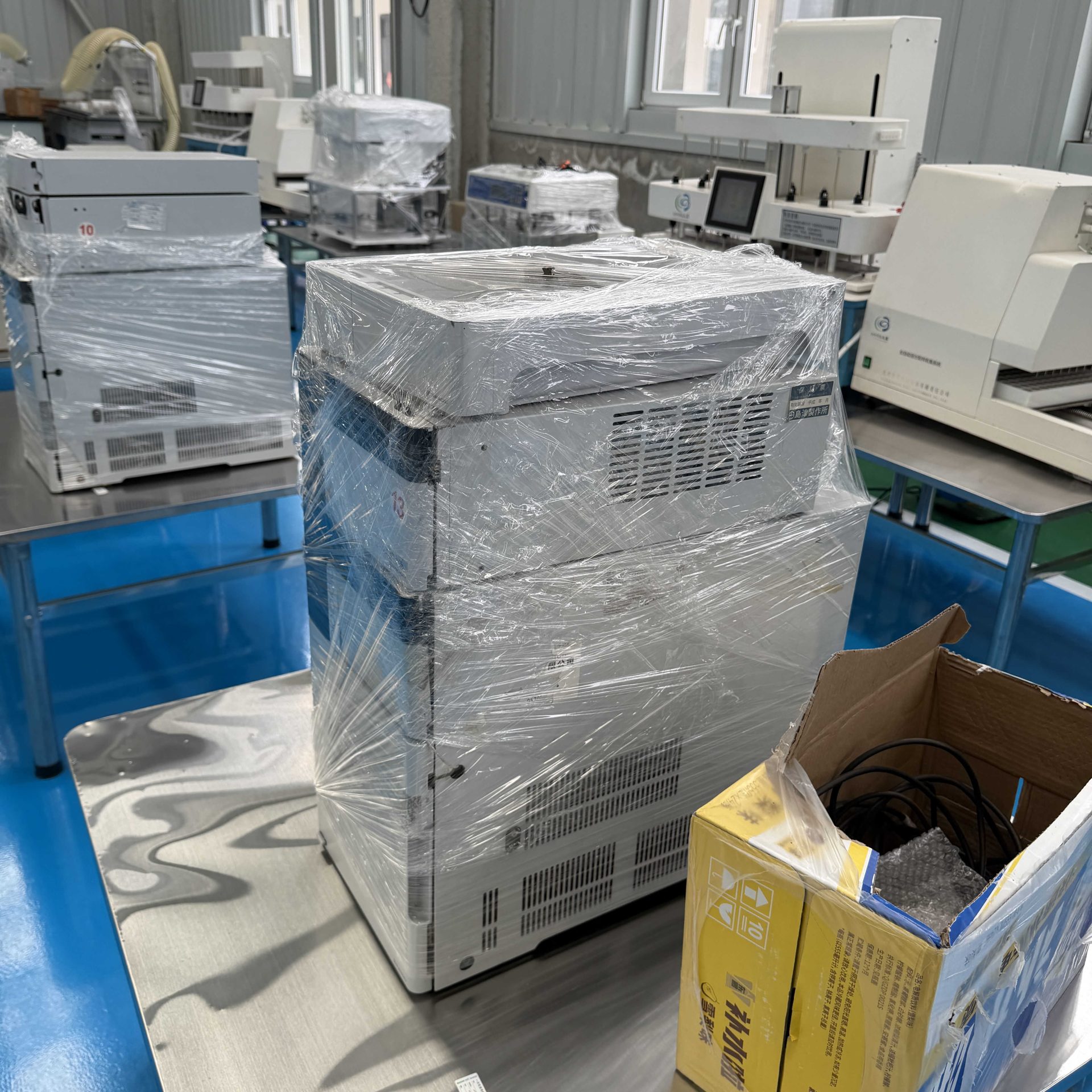 Used High Performance Liquid Chromatograph &mdash; Model 20a image 5