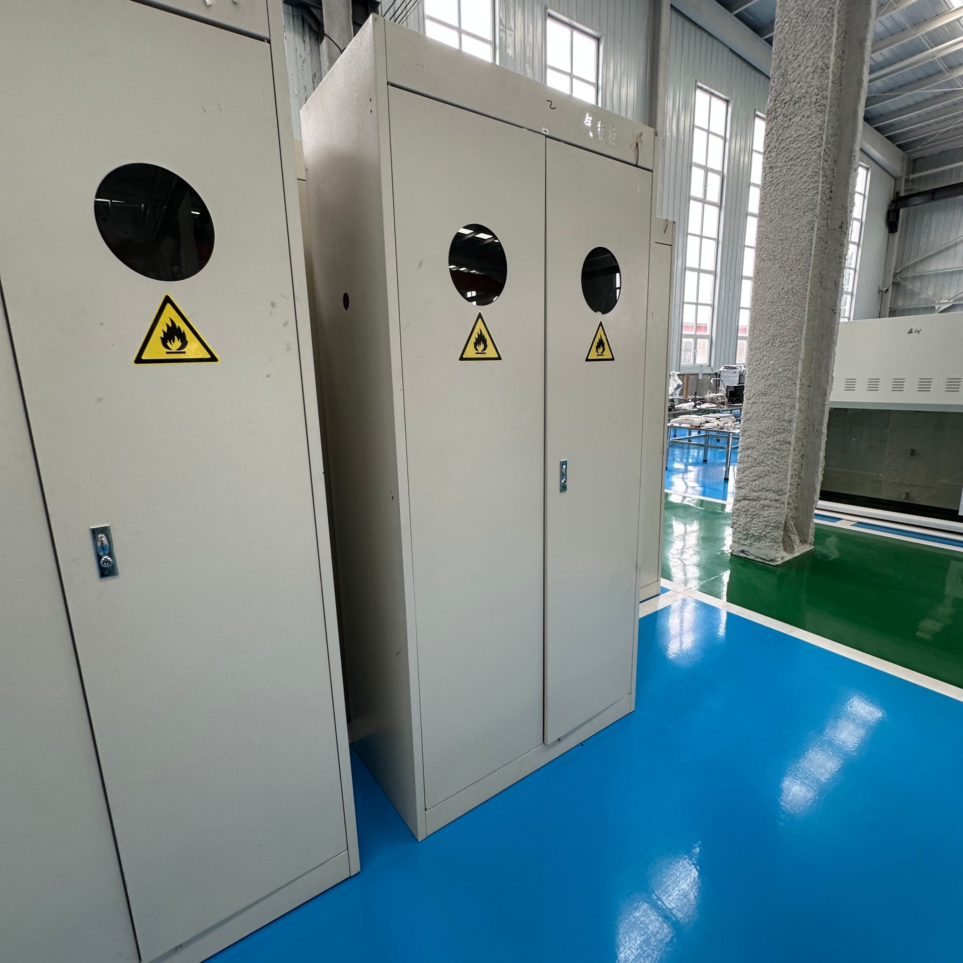 Used Gas Cylinder Cabinet image 2
