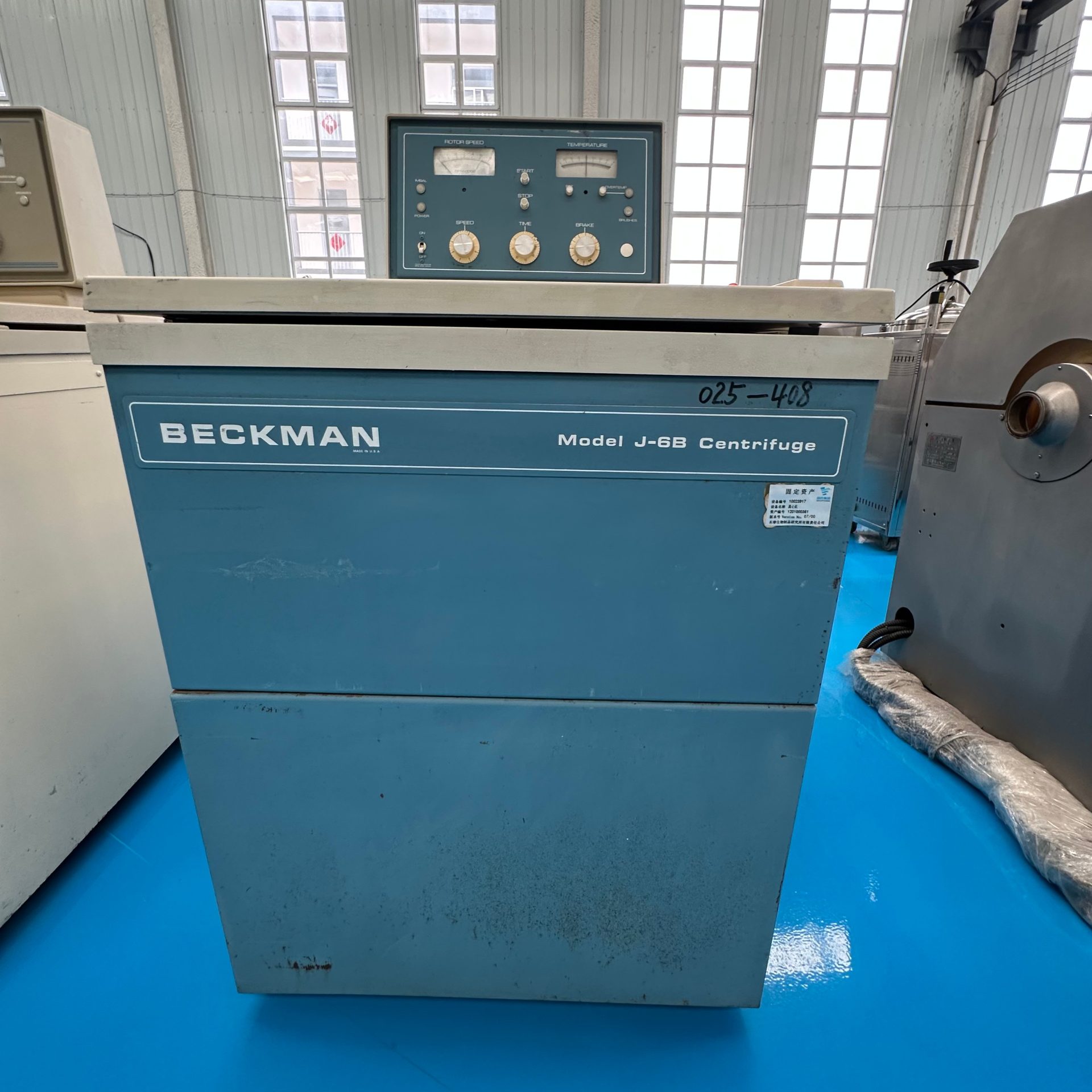 Used Centrifuge &mdash; Model J-6B
