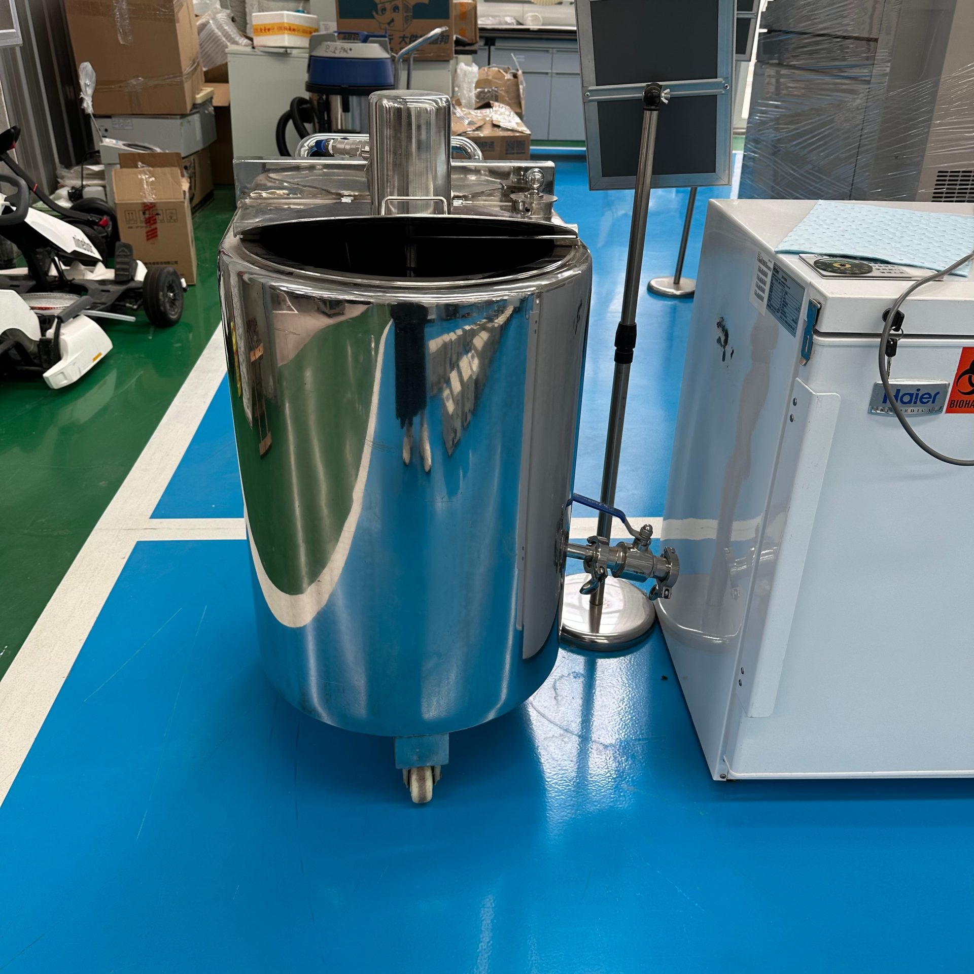 Used Stainless Steel Mixing Tank &mdash; Model 200L