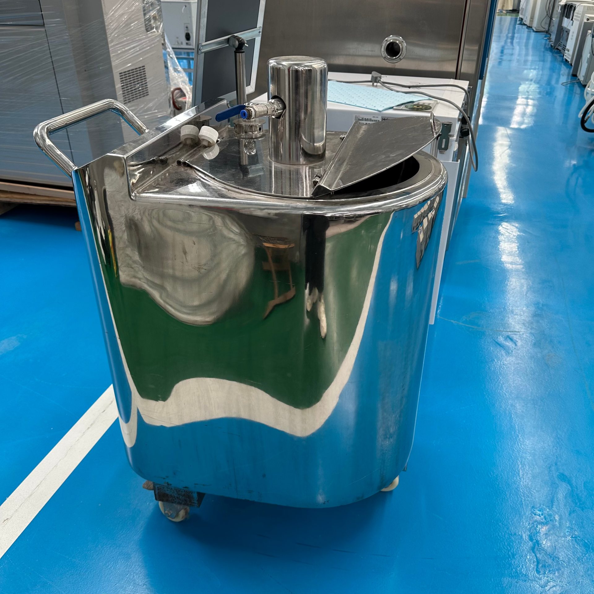 Used Stainless Steel Mixing Tank &mdash; Model 200L image 3