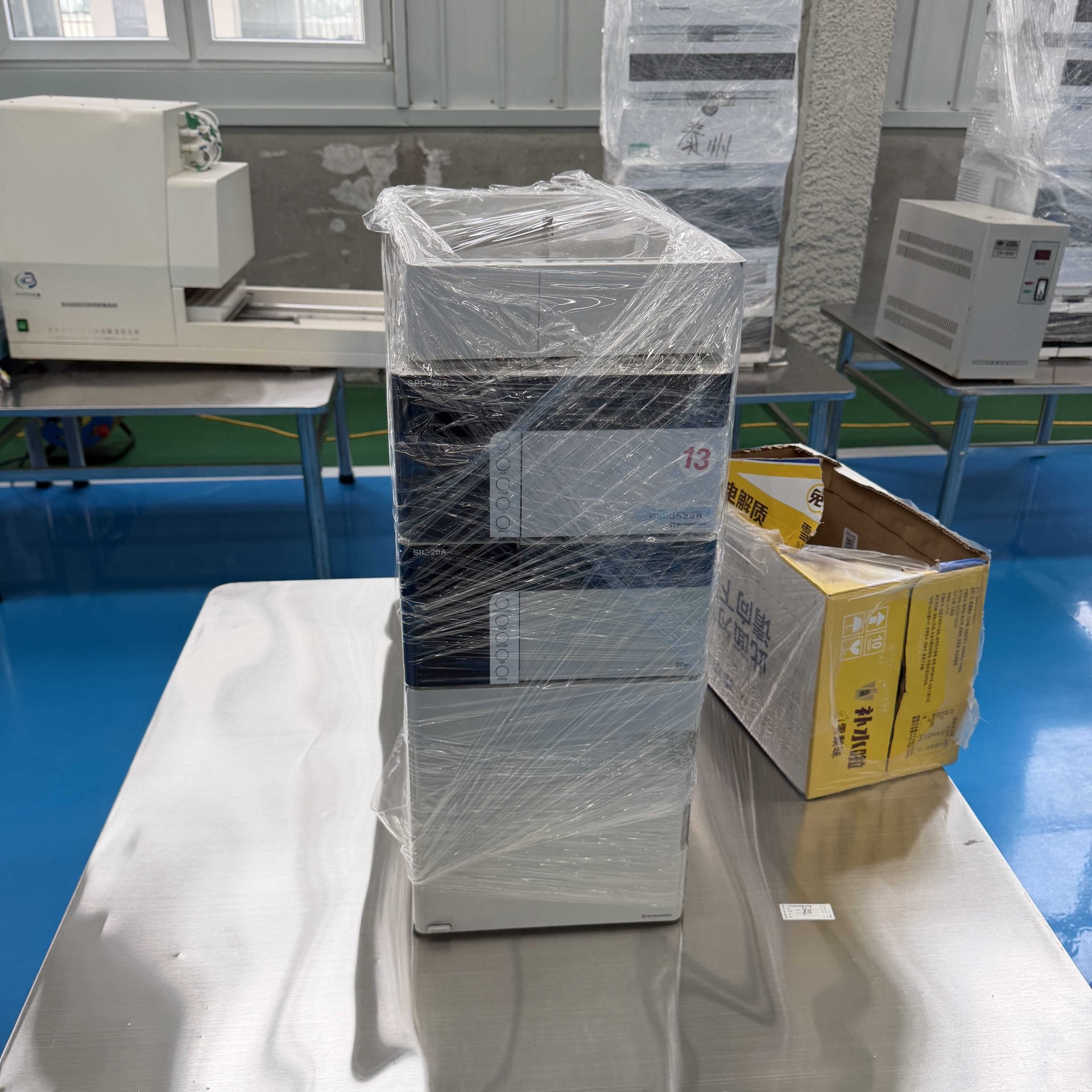 Used High Performance Liquid Chromatograph &mdash; Model 20a