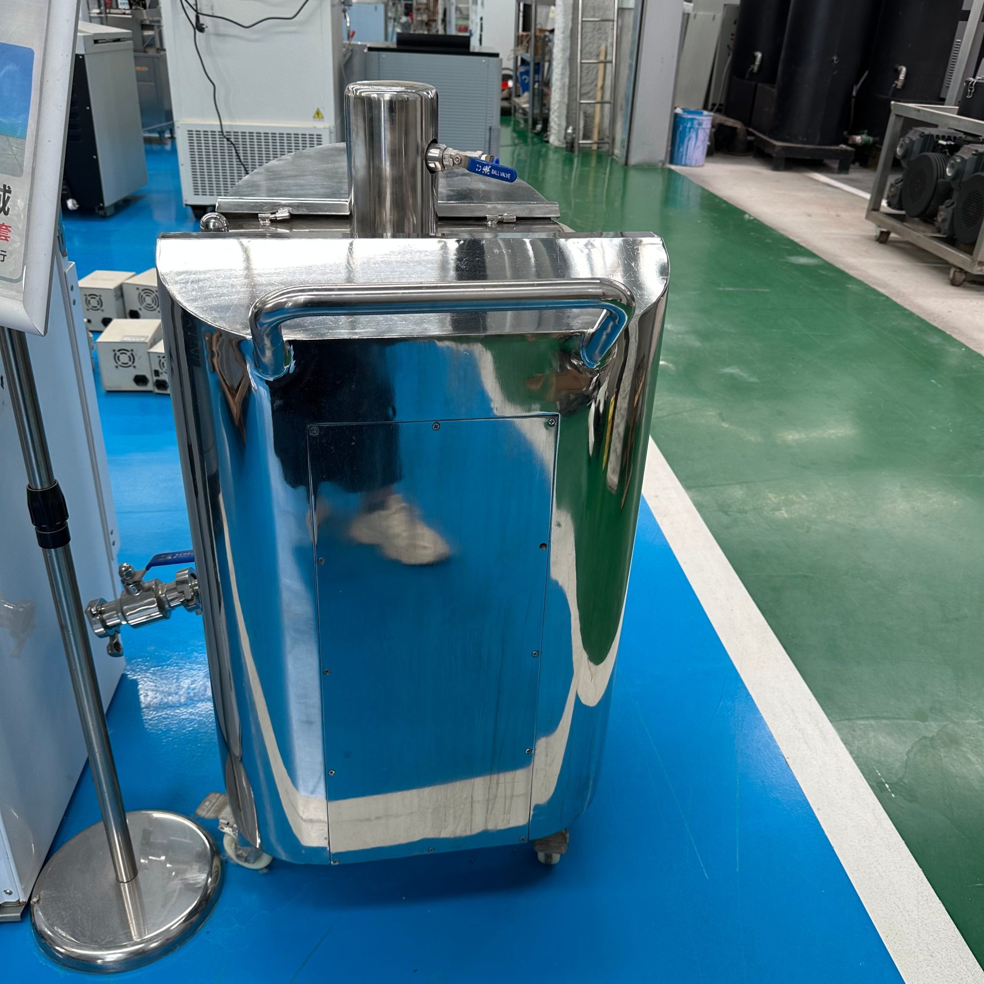 Used Stainless Steel Mixing Tank &mdash; Model 200L image 5