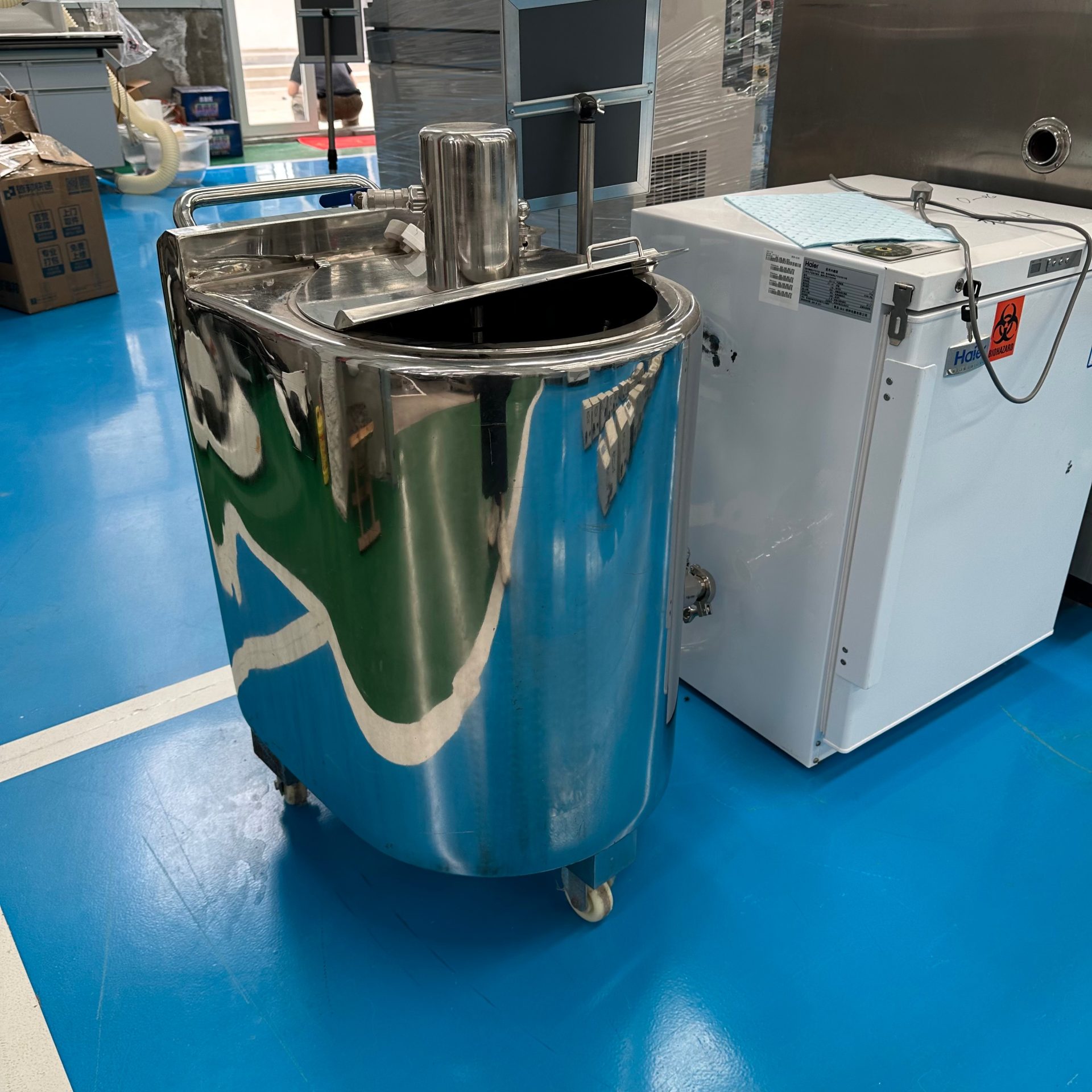 Used Stainless Steel Mixing Tank &mdash; Model 200L image 2