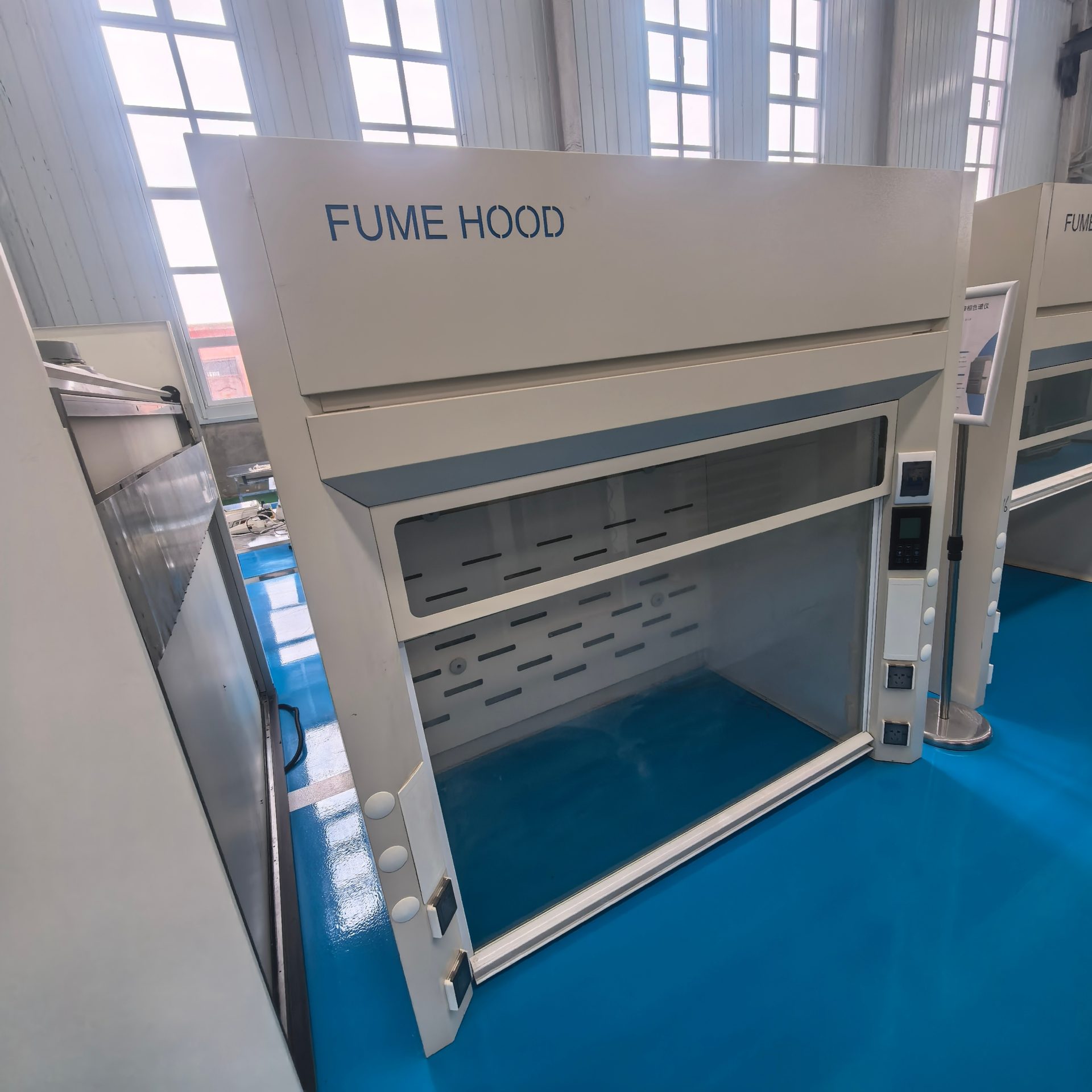 Used Laminar Flow Clean Bench image 2